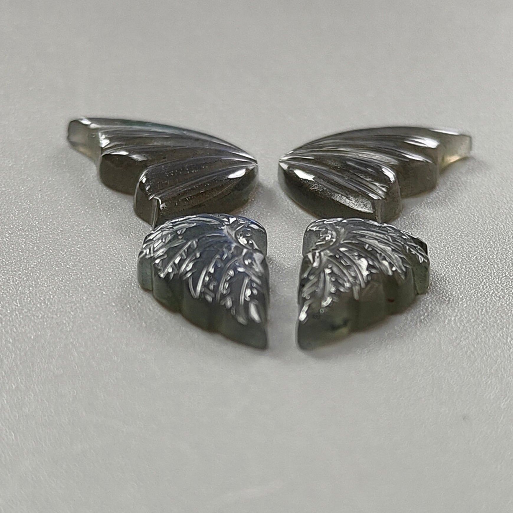 ラブラドライト彫刻