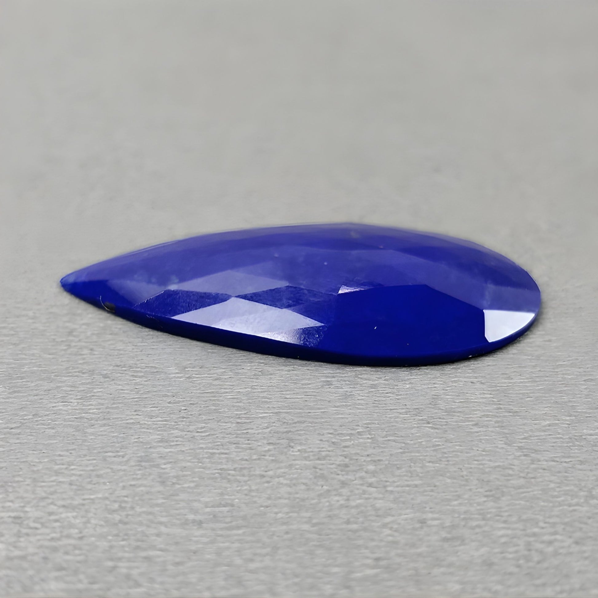 Lapislazuli-Cabochon-Edelstein