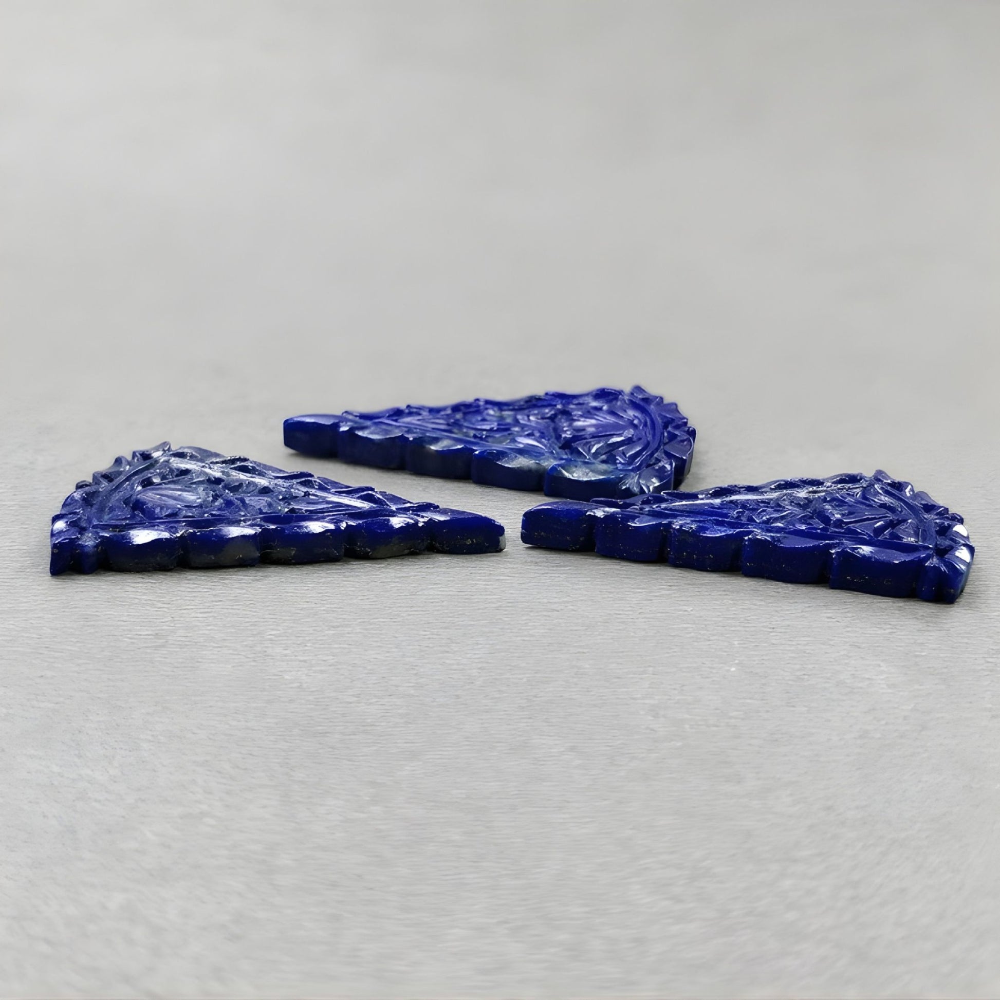 用于珠宝的蓝色青金石