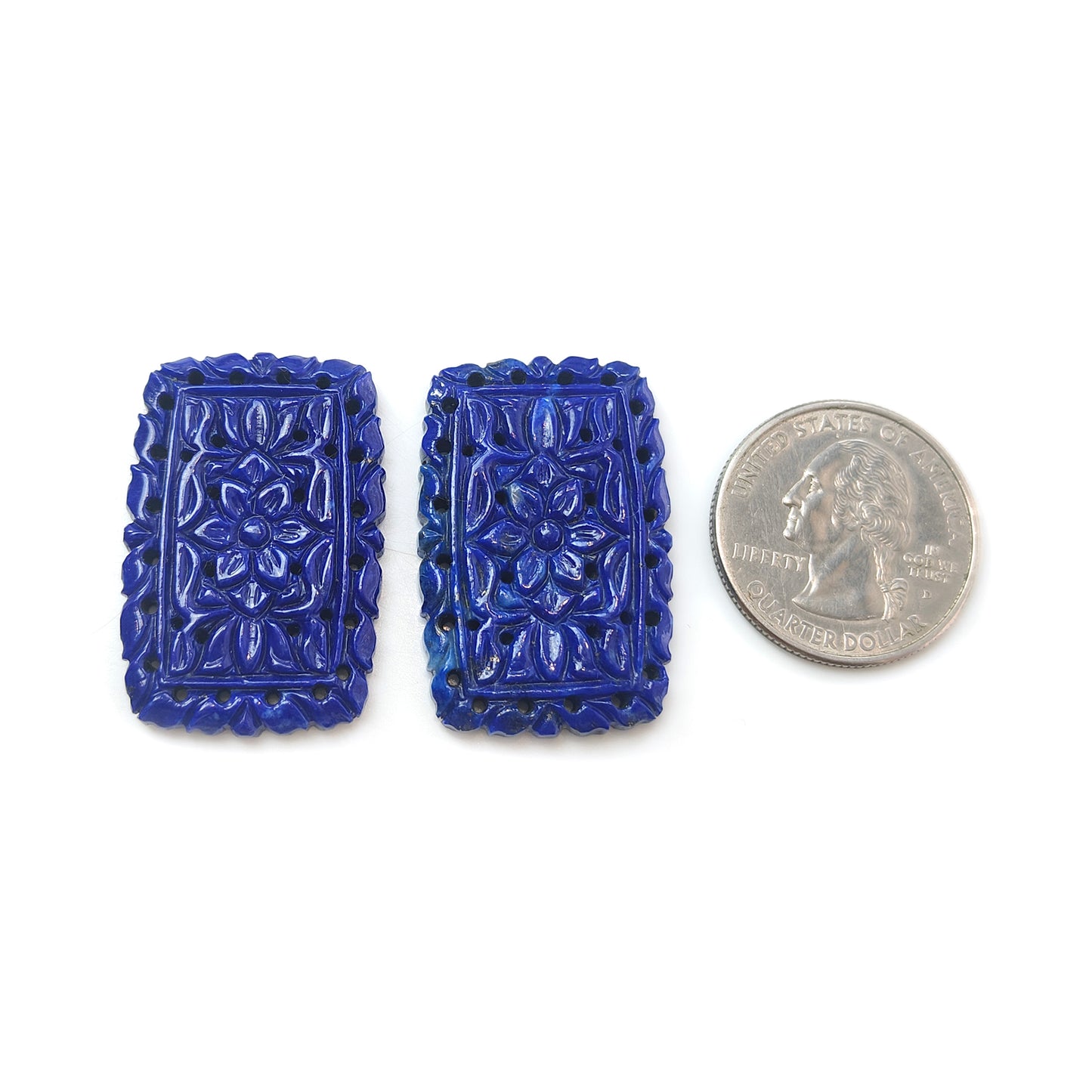 青いラピスラズリの彫刻