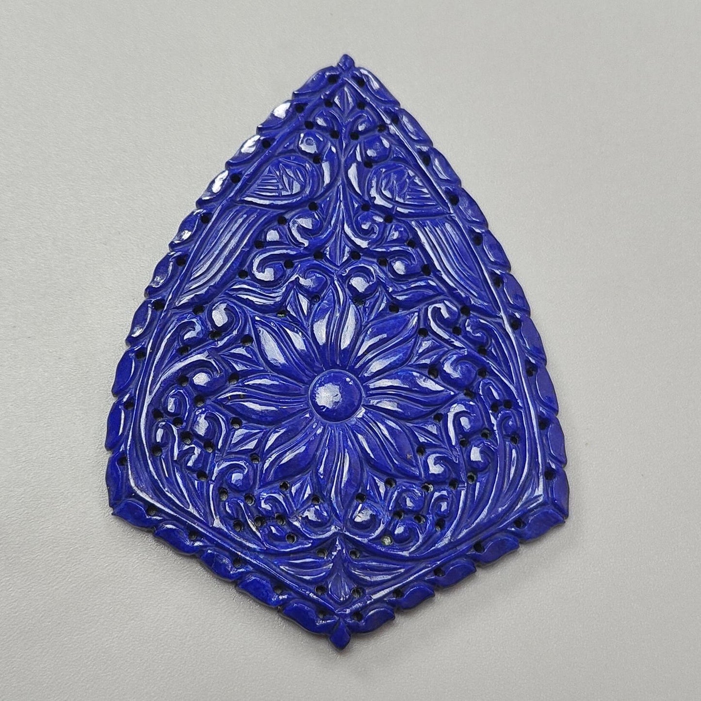 Резьба по драгоценным камням