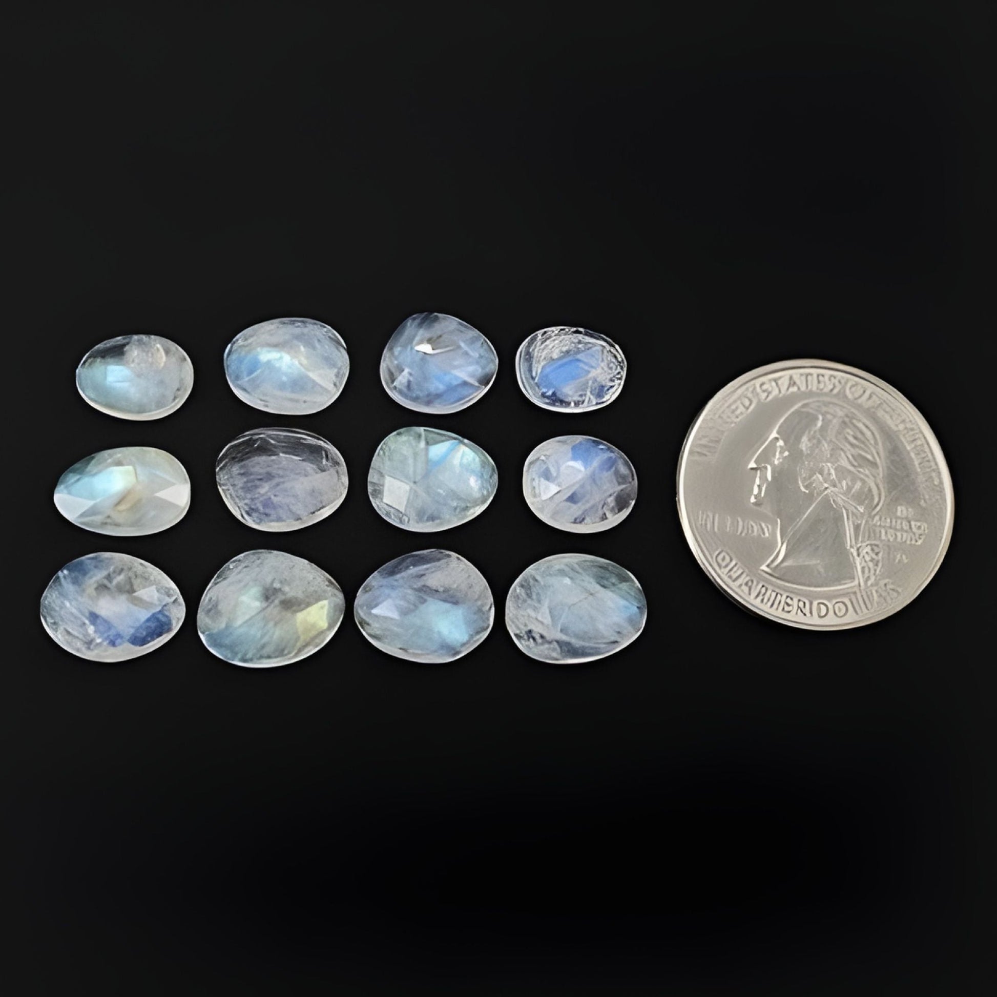 Pietra di luna arcobaleno per gioielli