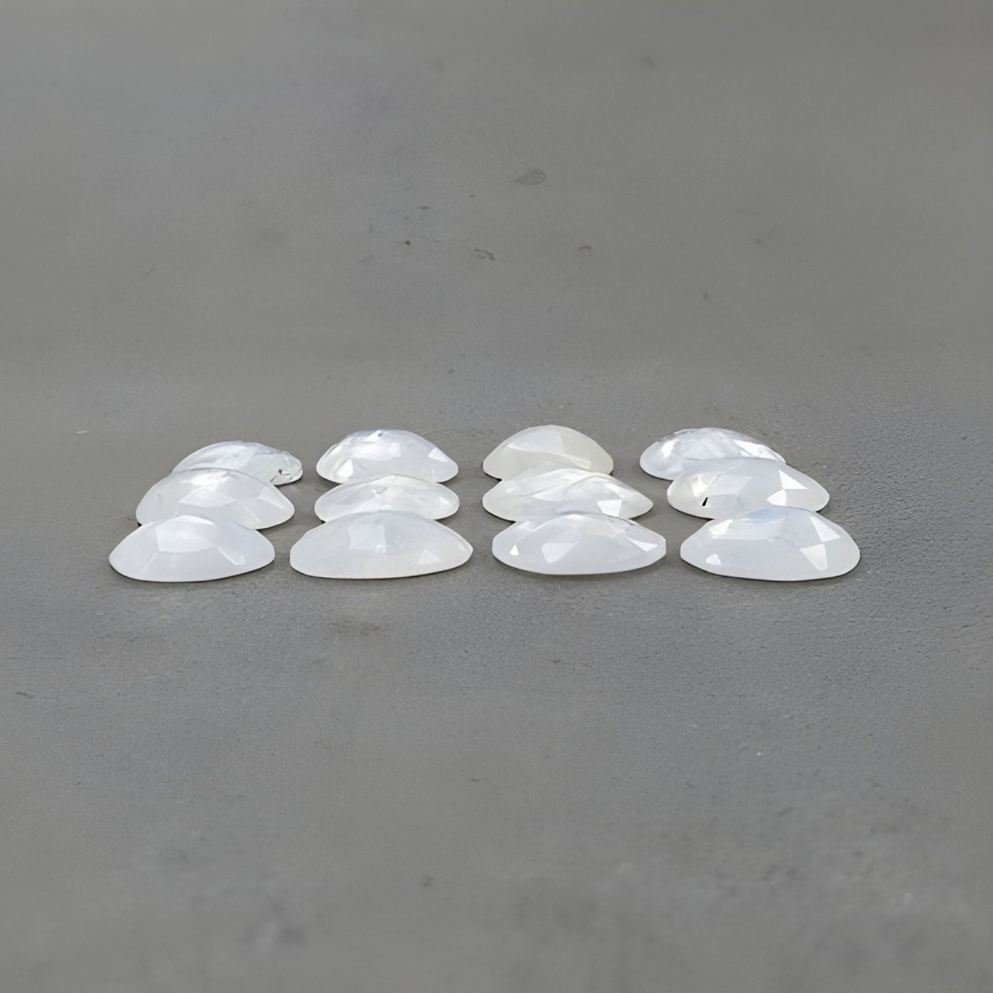 Pietra di luna arcobaleno, pietra preziosa naturale non trattata