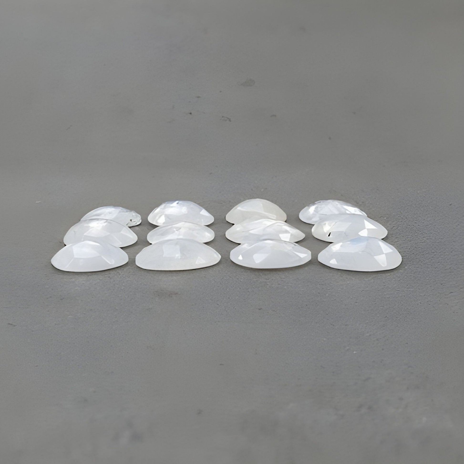 Pietra di luna arcobaleno, pietra preziosa naturale non trattata