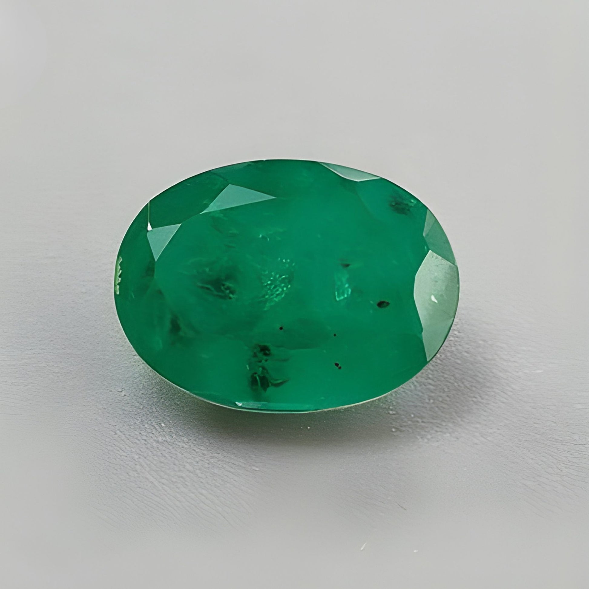 绿色石英组装椭圆形刻面切割