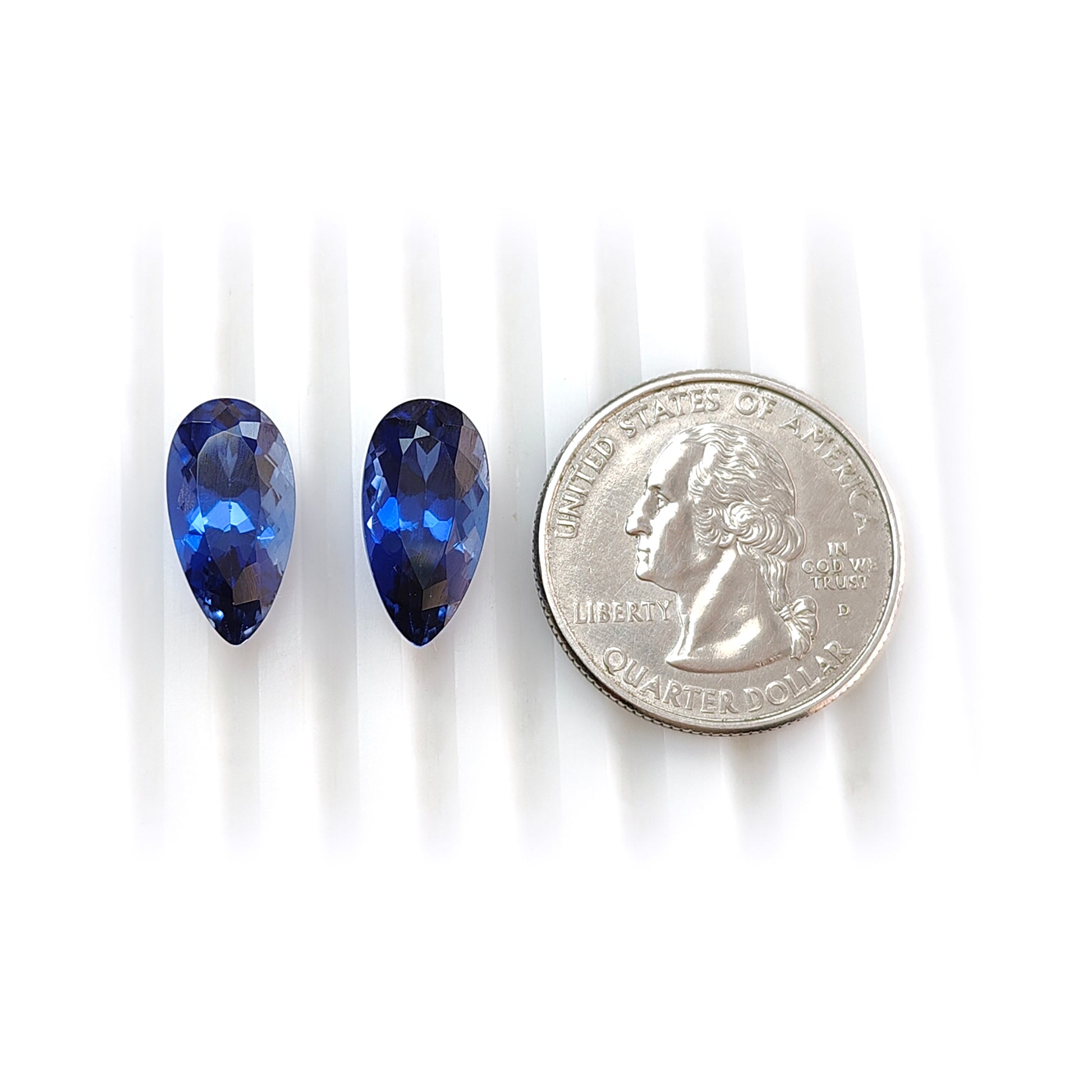 合成サファイアのファセットカット宝石