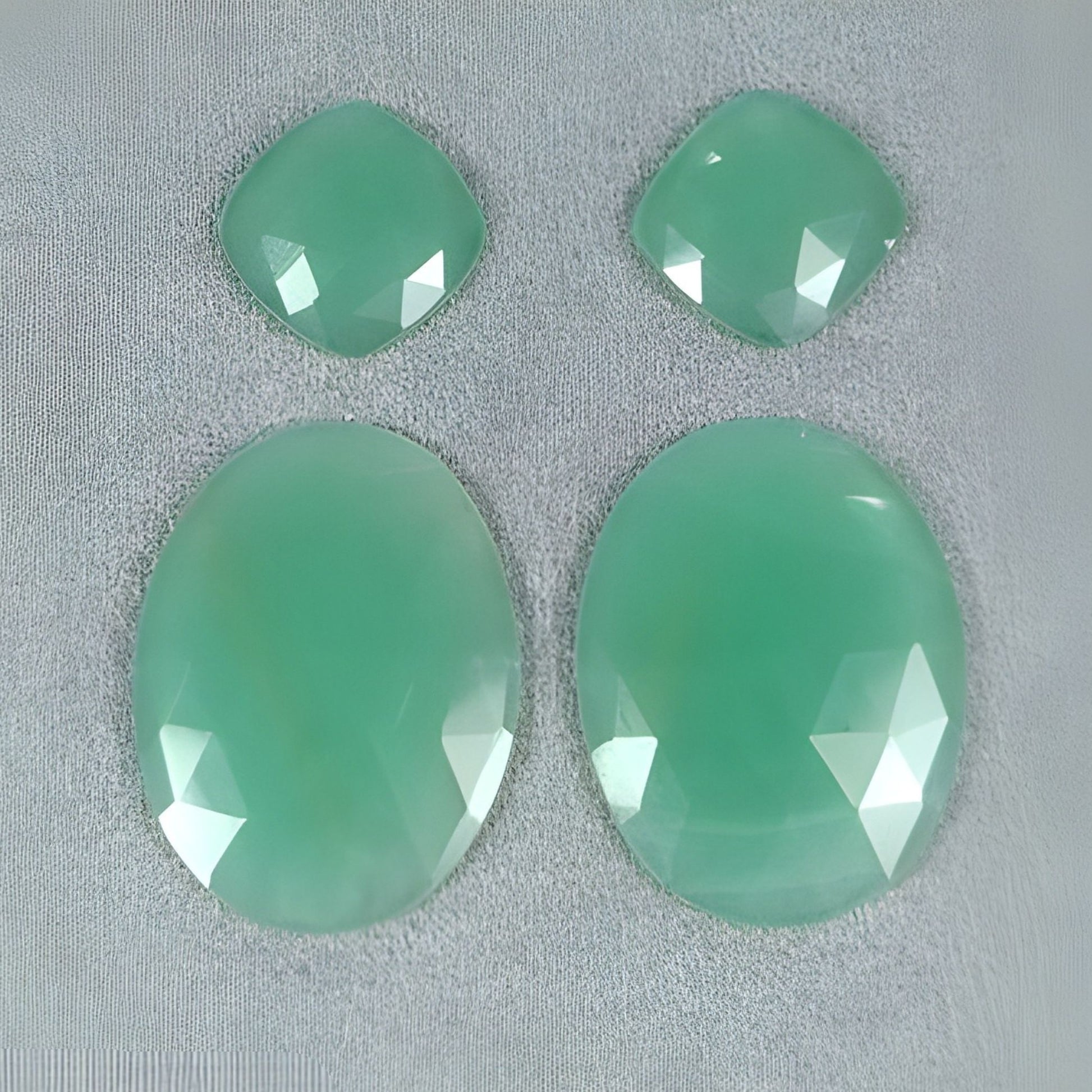 クォーツァイトオーバル、クッションシェイプローズカット