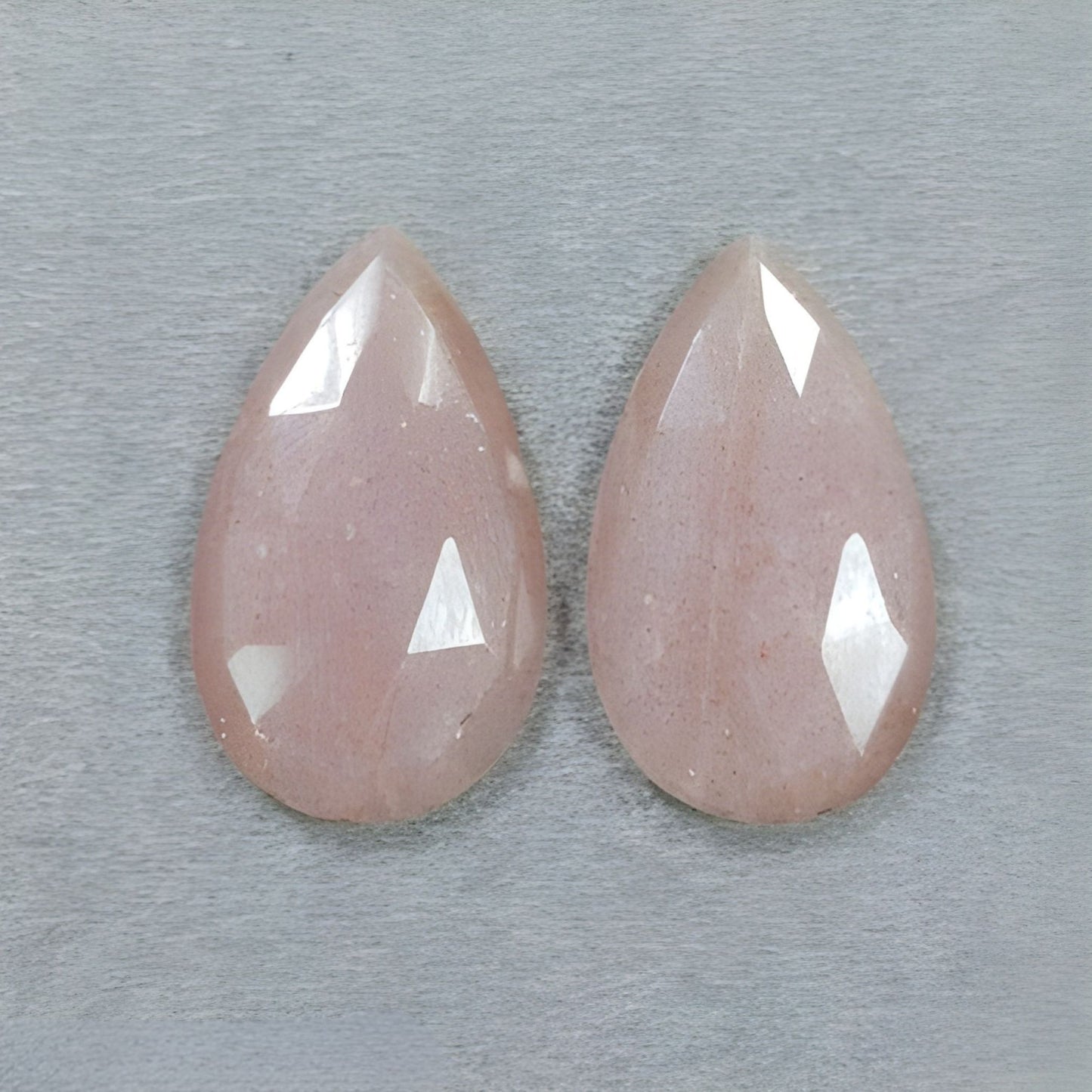 Mondstein-Edelstein im Rosenschliff