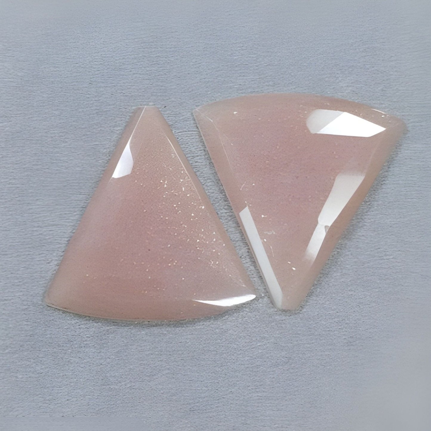 ムーンストーン 三角形 ローズカット