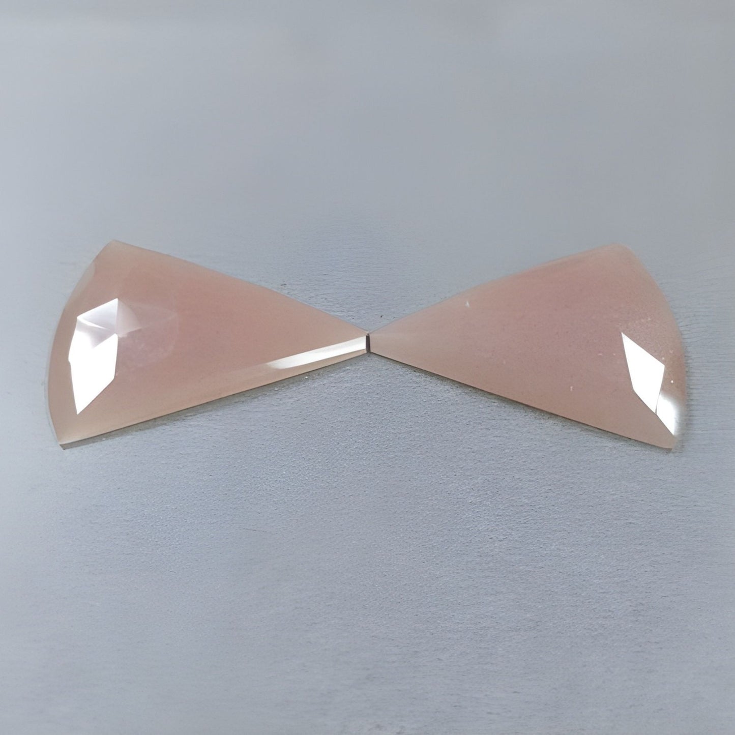 Mondstein, natürlicher, unbehandelter Edelstein