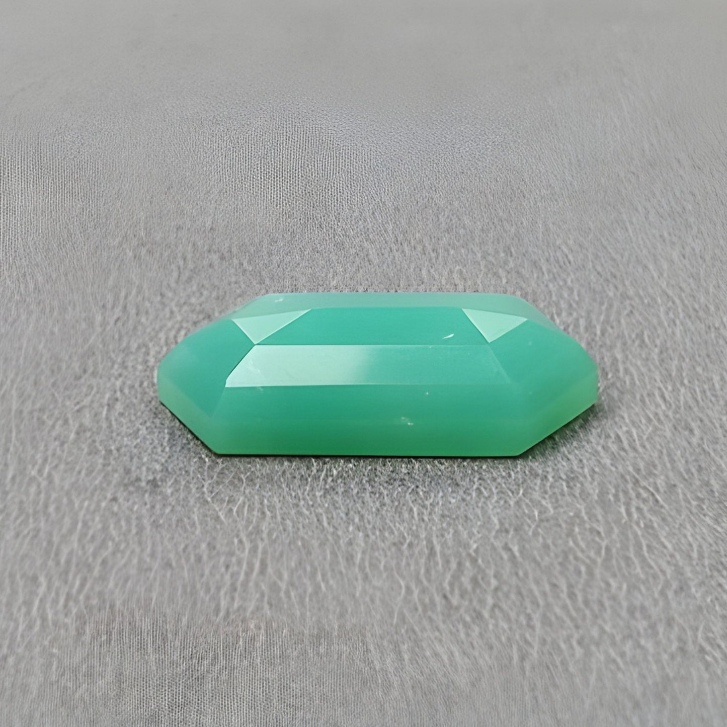 Crisoprasa, piedra preciosa natural sin tratar