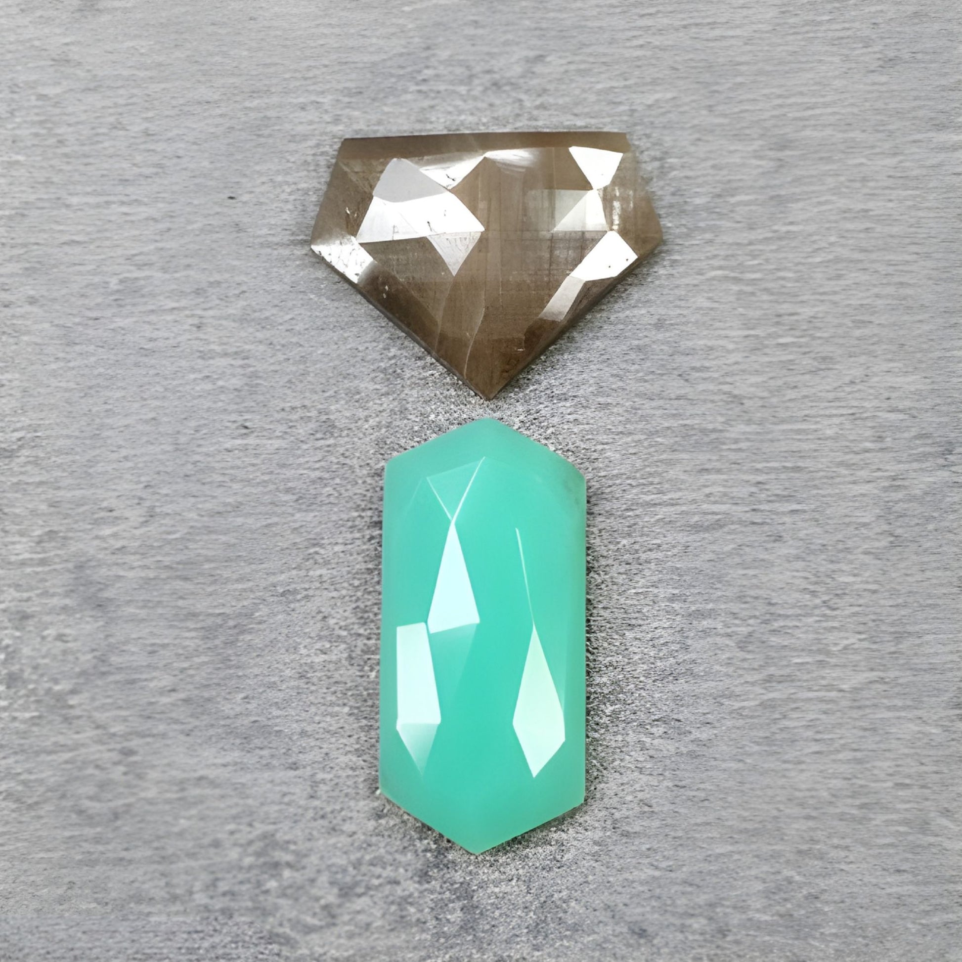 クリソプレーズ＆サファイア 六角形ステップカット