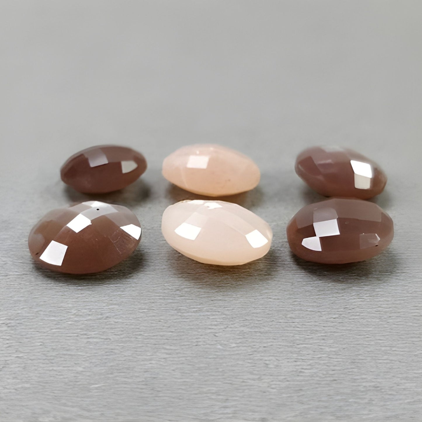 حجر ميلاد شهر يونيو