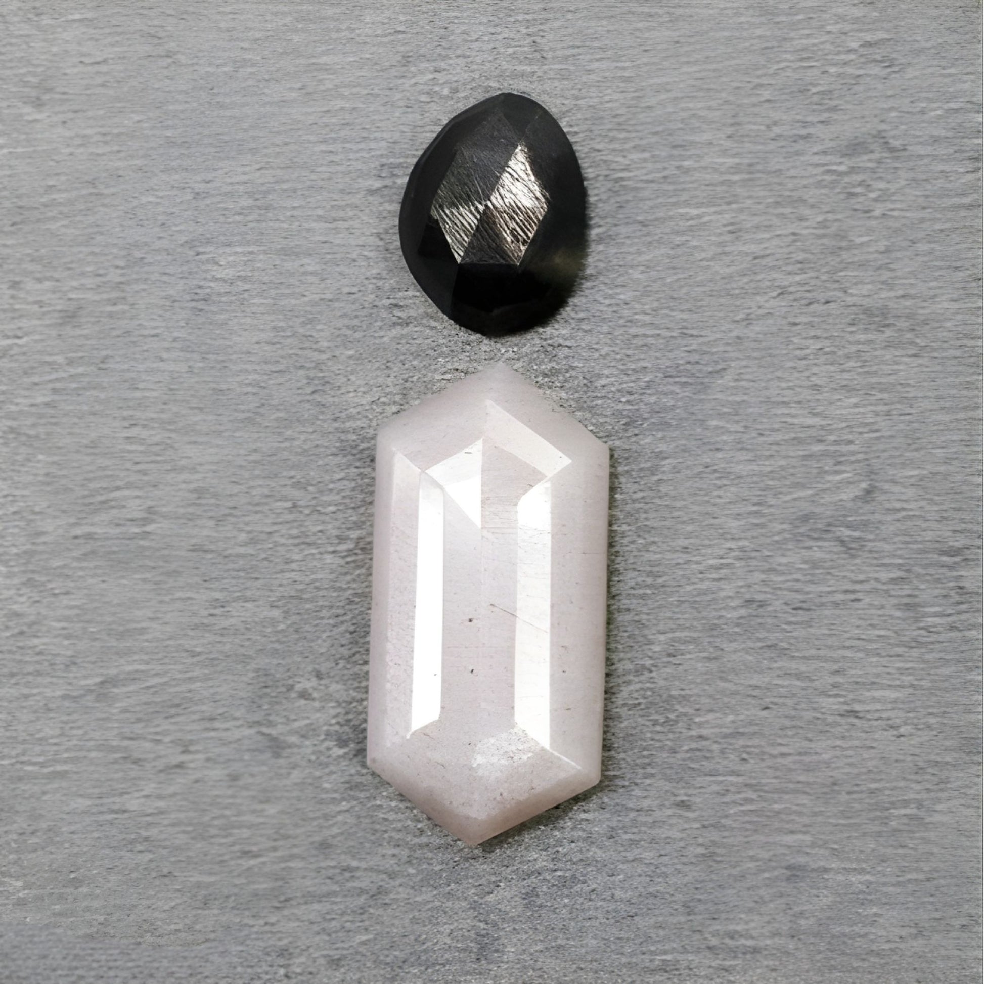 Pietra di luna esagonale, taglio sfaccettato a forma di fantasia