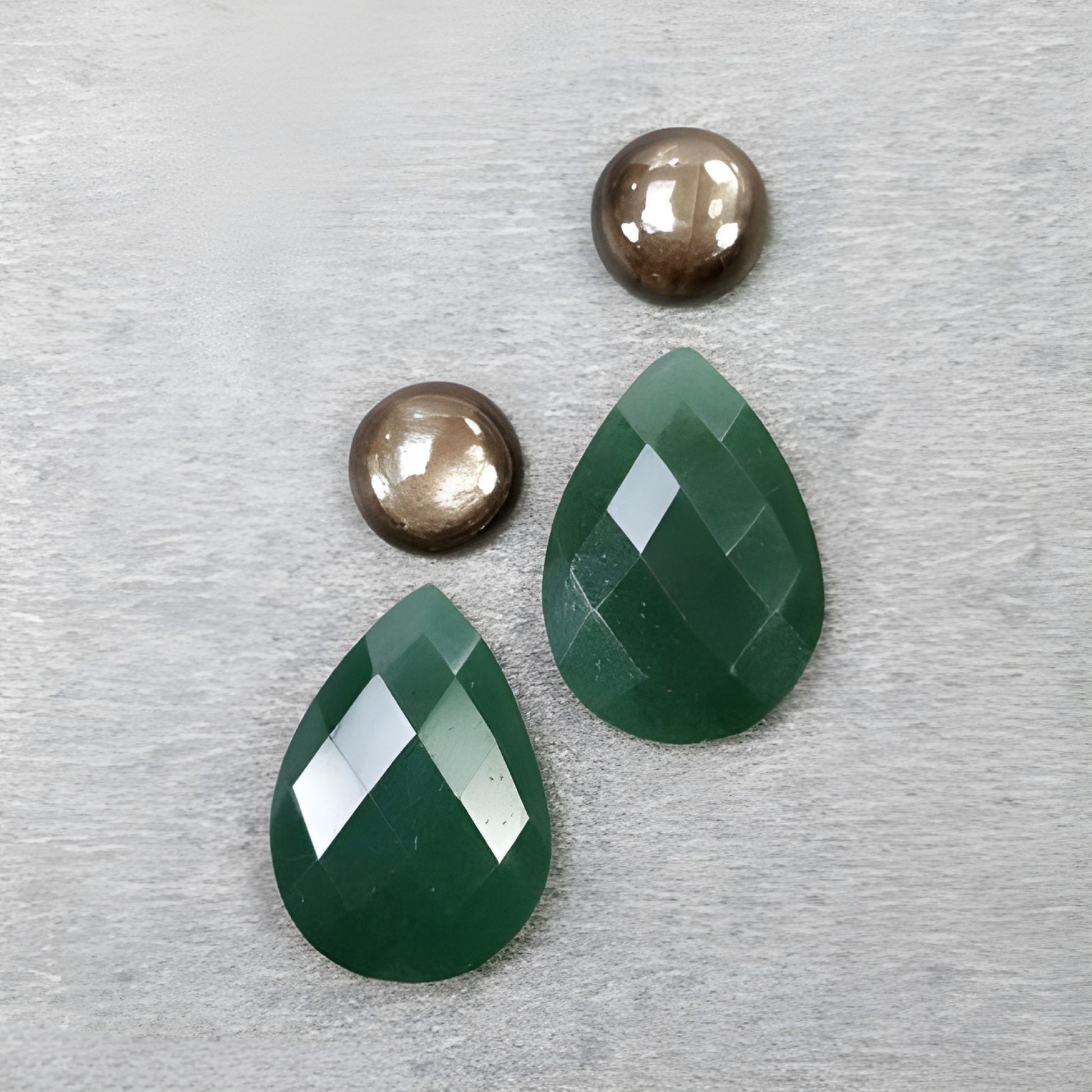 石英岩、蓝宝石梨形和圆形格子切割