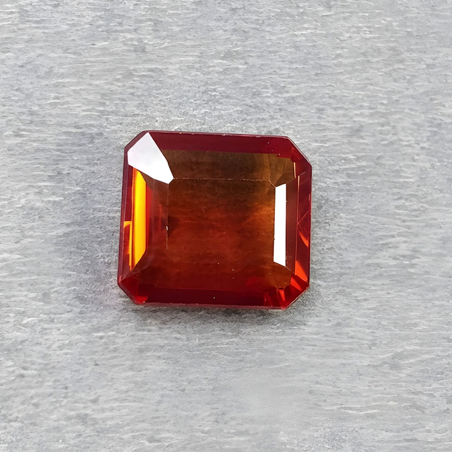piedra preciosa sintética hecha por el hombre