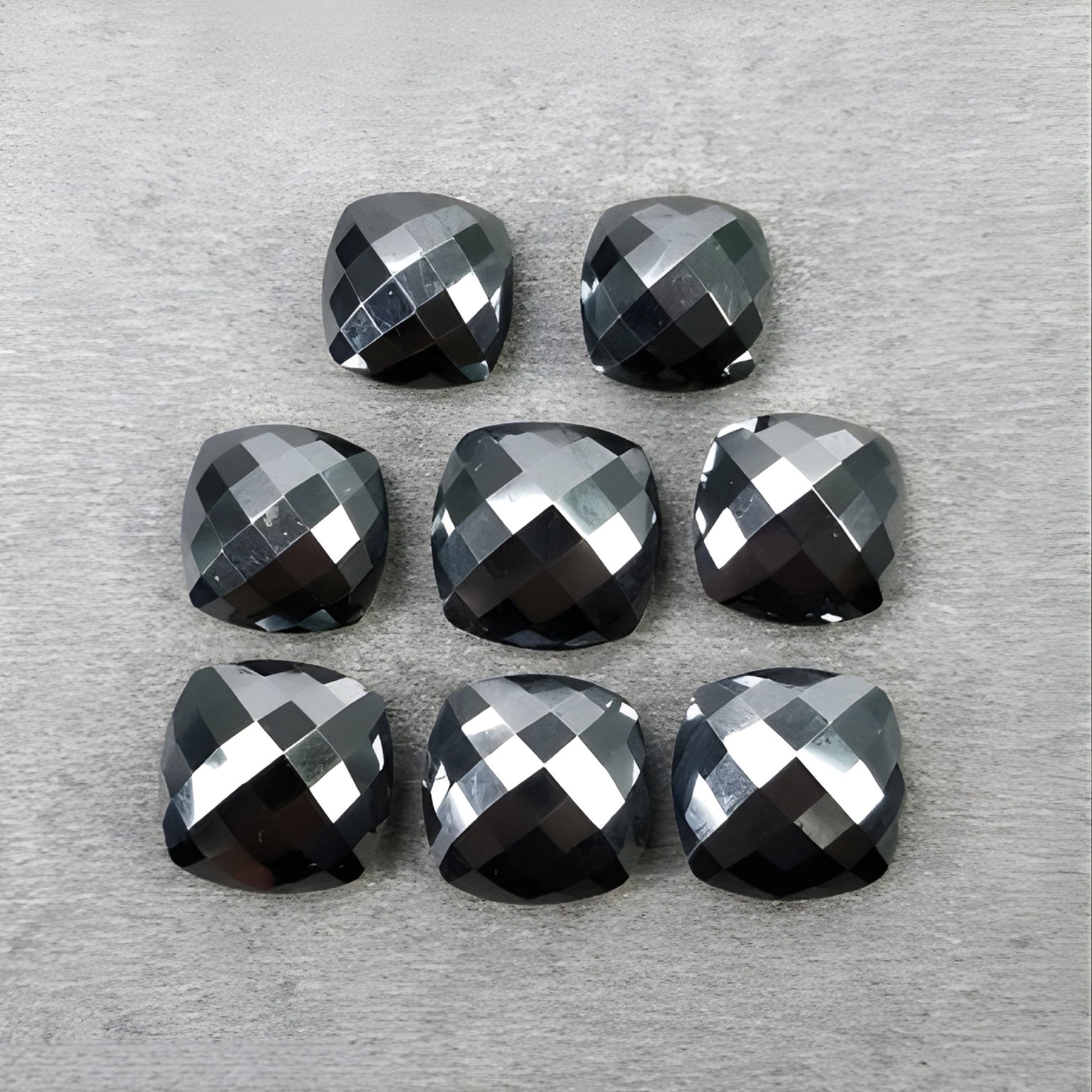 ヘマタイト クッションシェイプ チェッカーカット