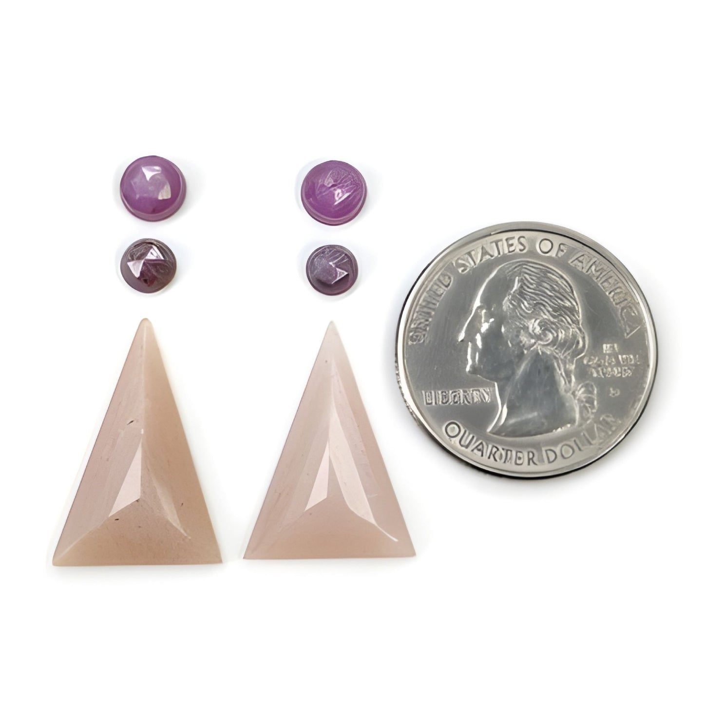 Piedra lunar, zafiro, corte redondo y triangular escalonado.