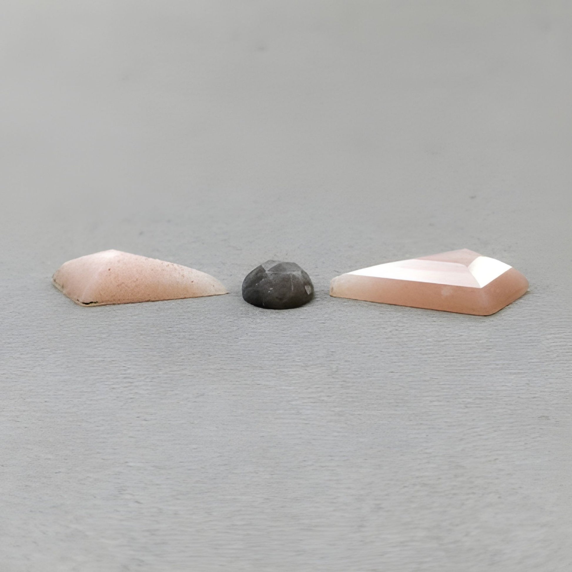 月光石、蓝宝石不规则和圆形阶梯式切割