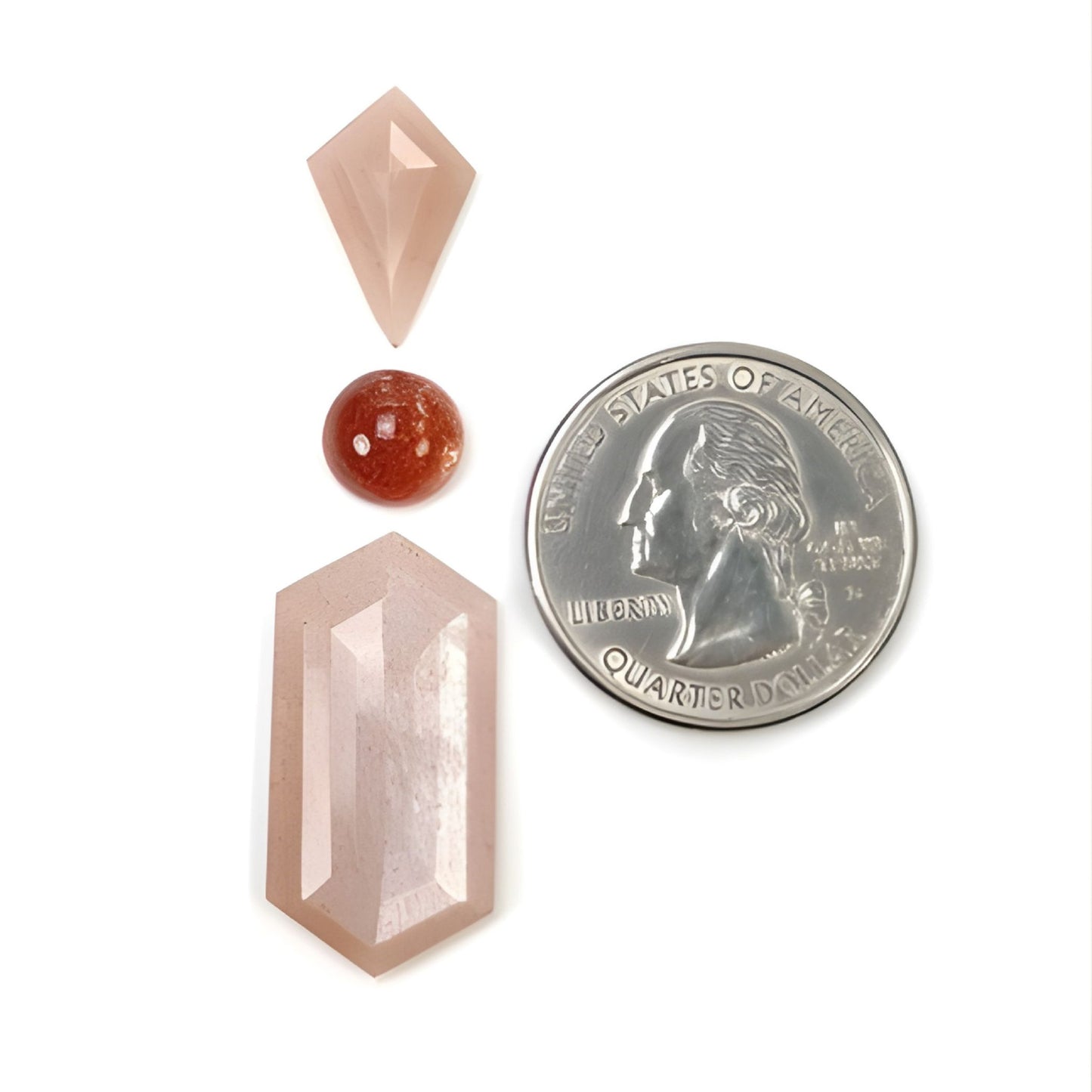 ムーンストーン、サンストーンの不均一な形状のステップカット