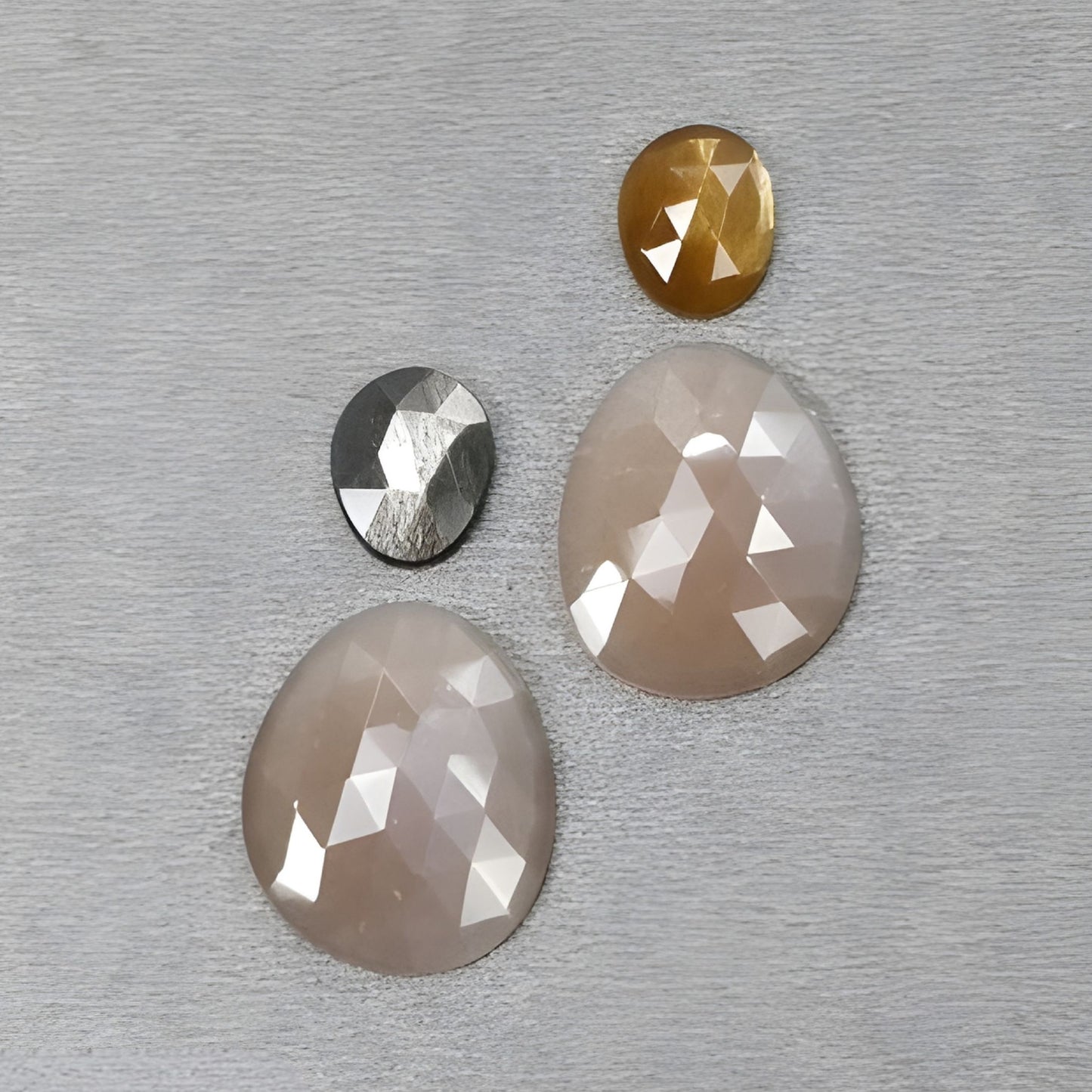 piedra lunar de corte rosa