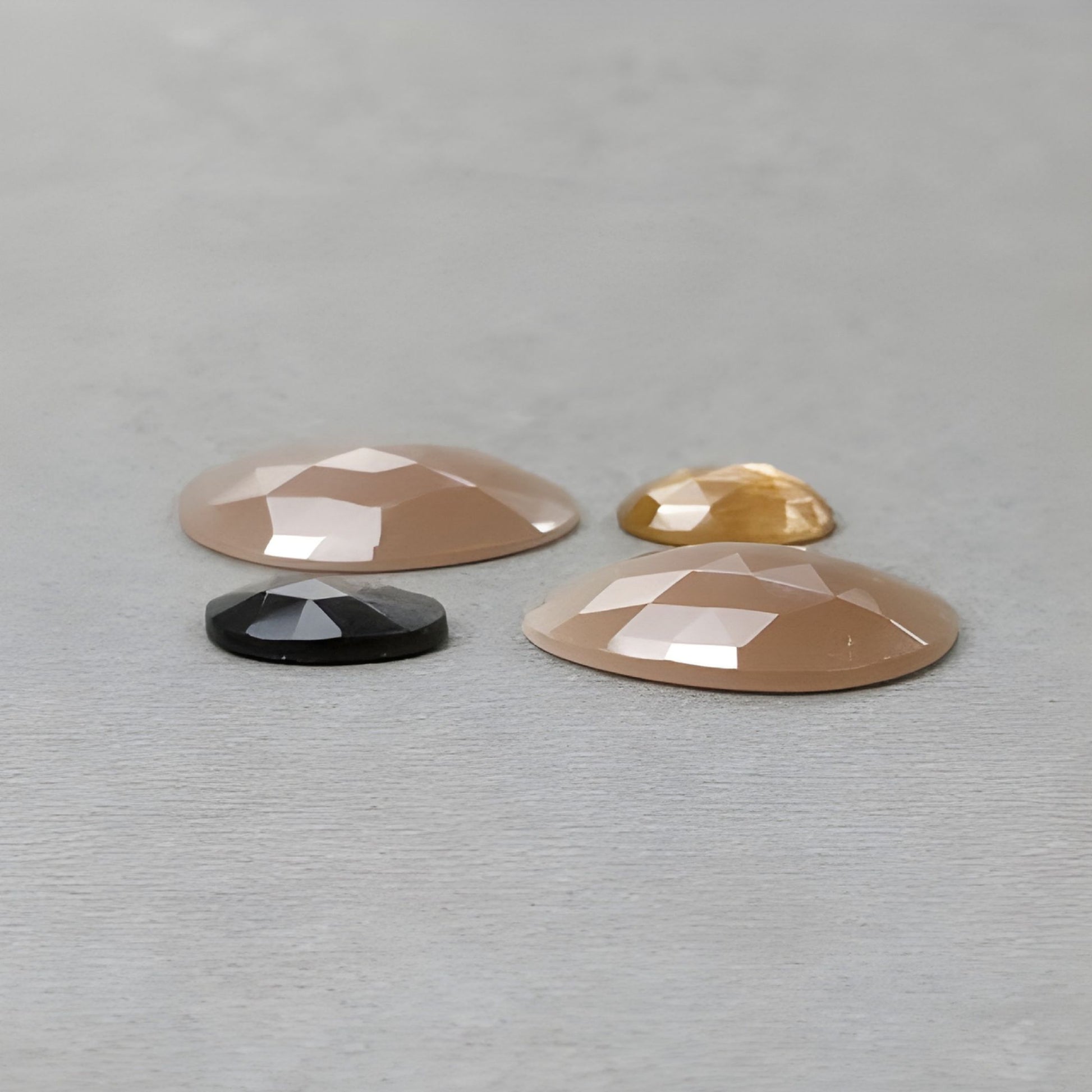 月光石天然未经处理的宝石