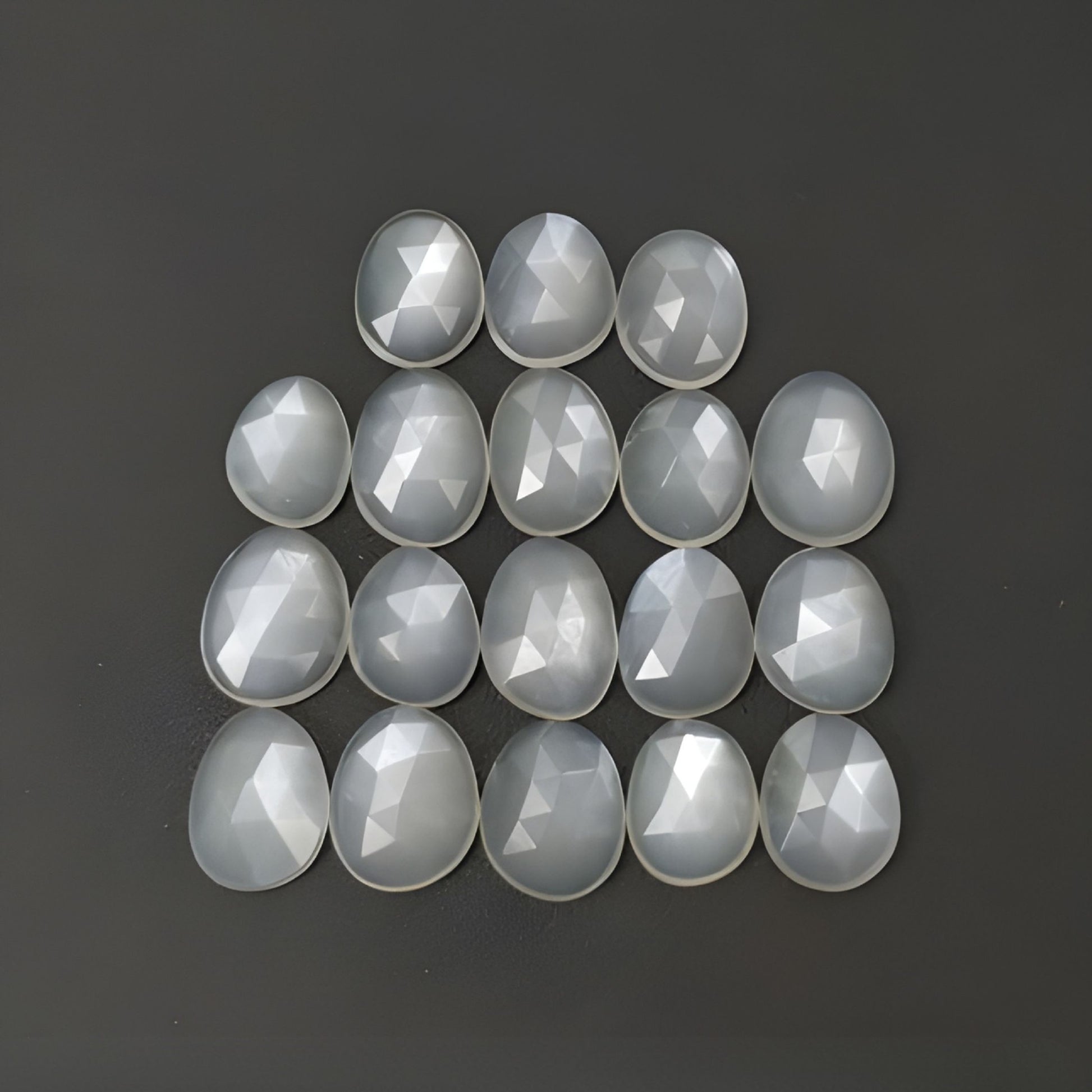 ジュエリー用のムーンストーン