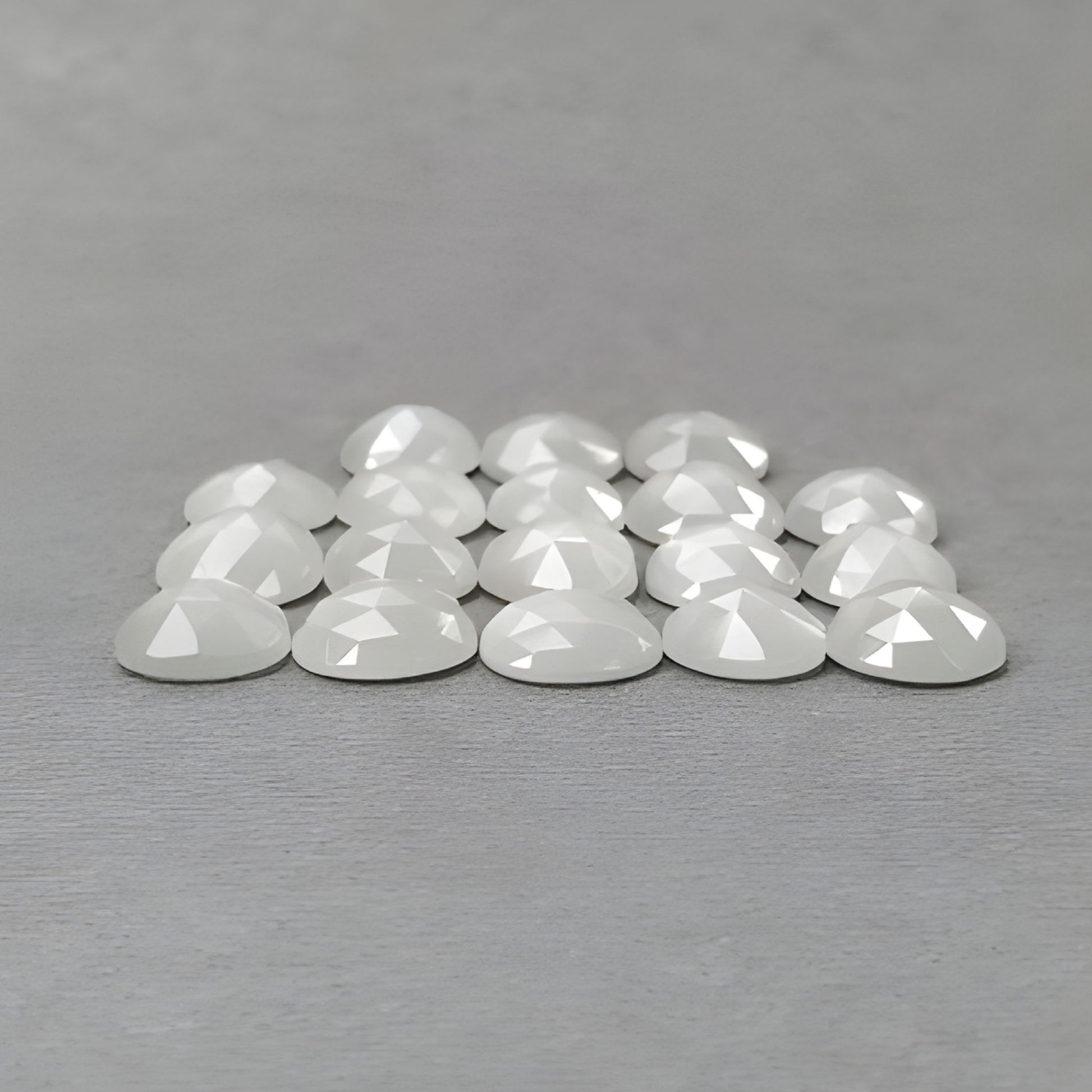 天然未经处理的月光石玫瑰切割