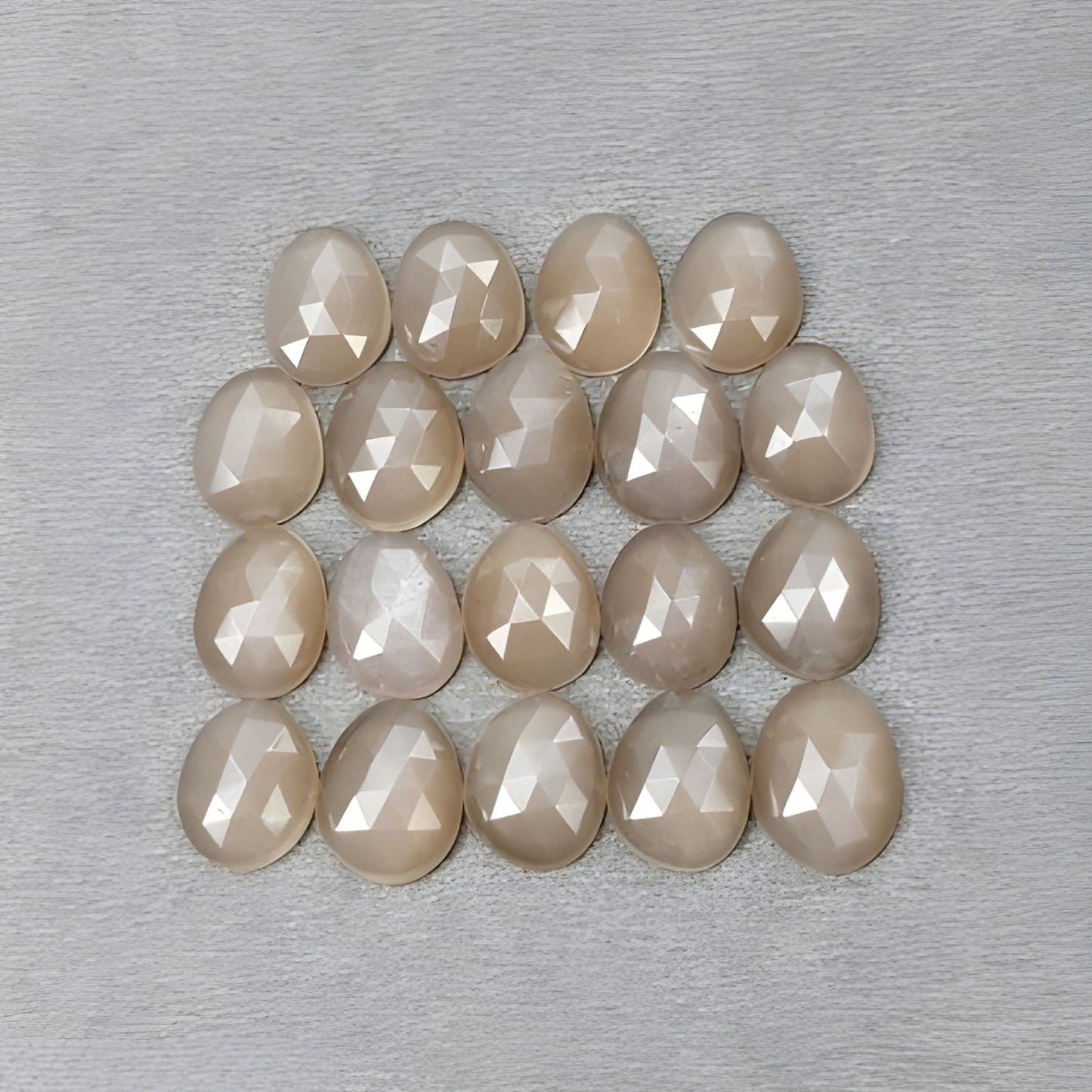 ジュエリー用のムーンストーン