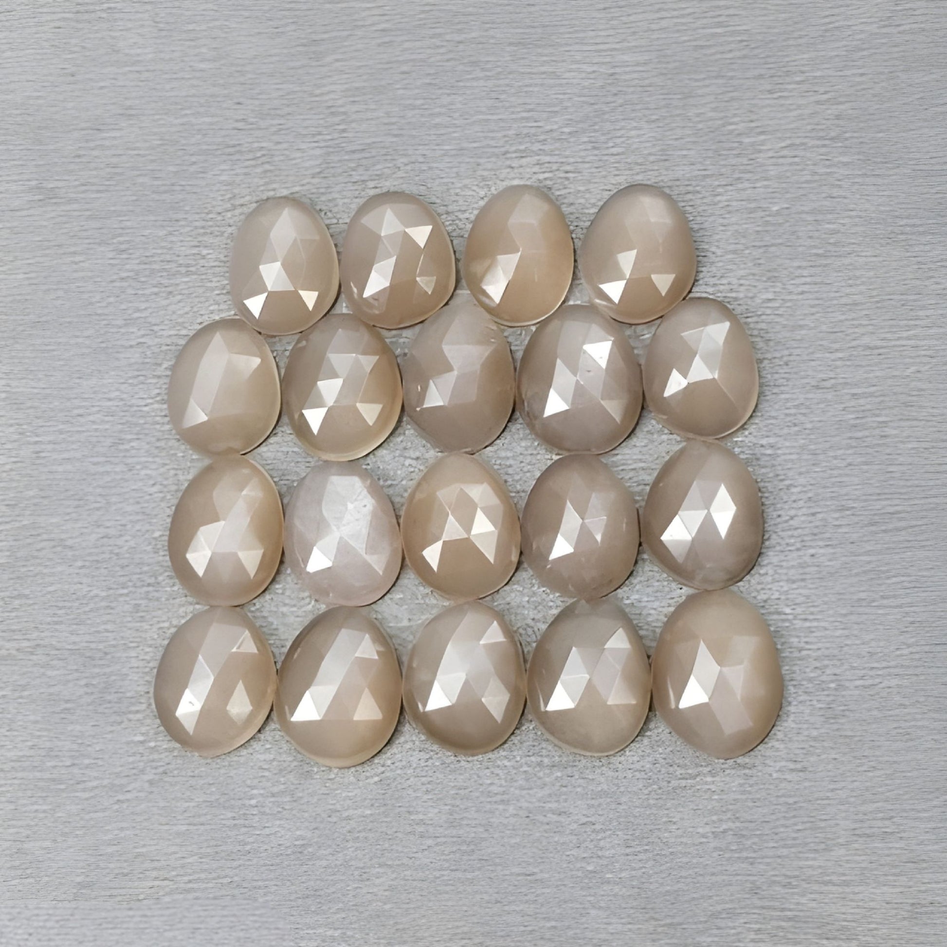 ジュエリー用のムーンストーン