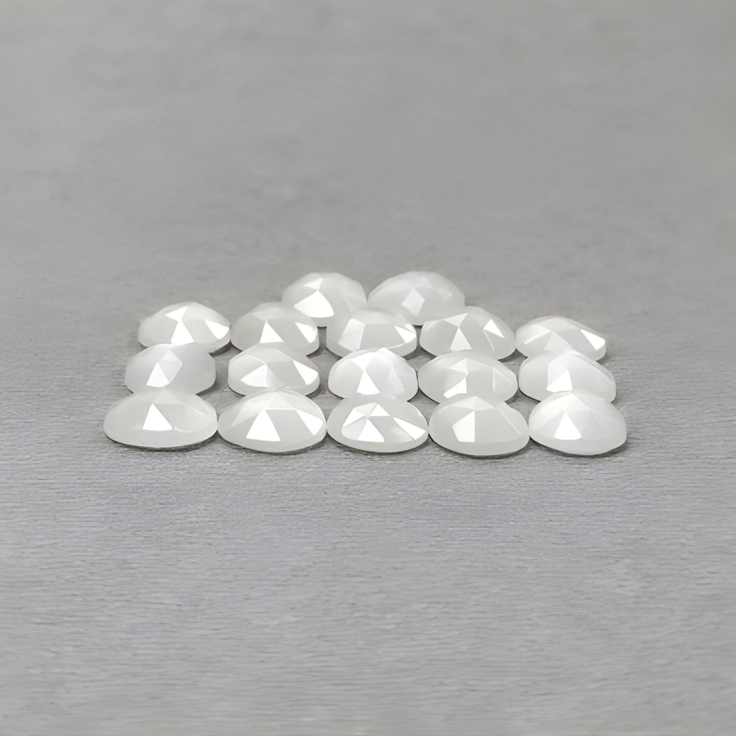 天然未经处理的月光石宝石