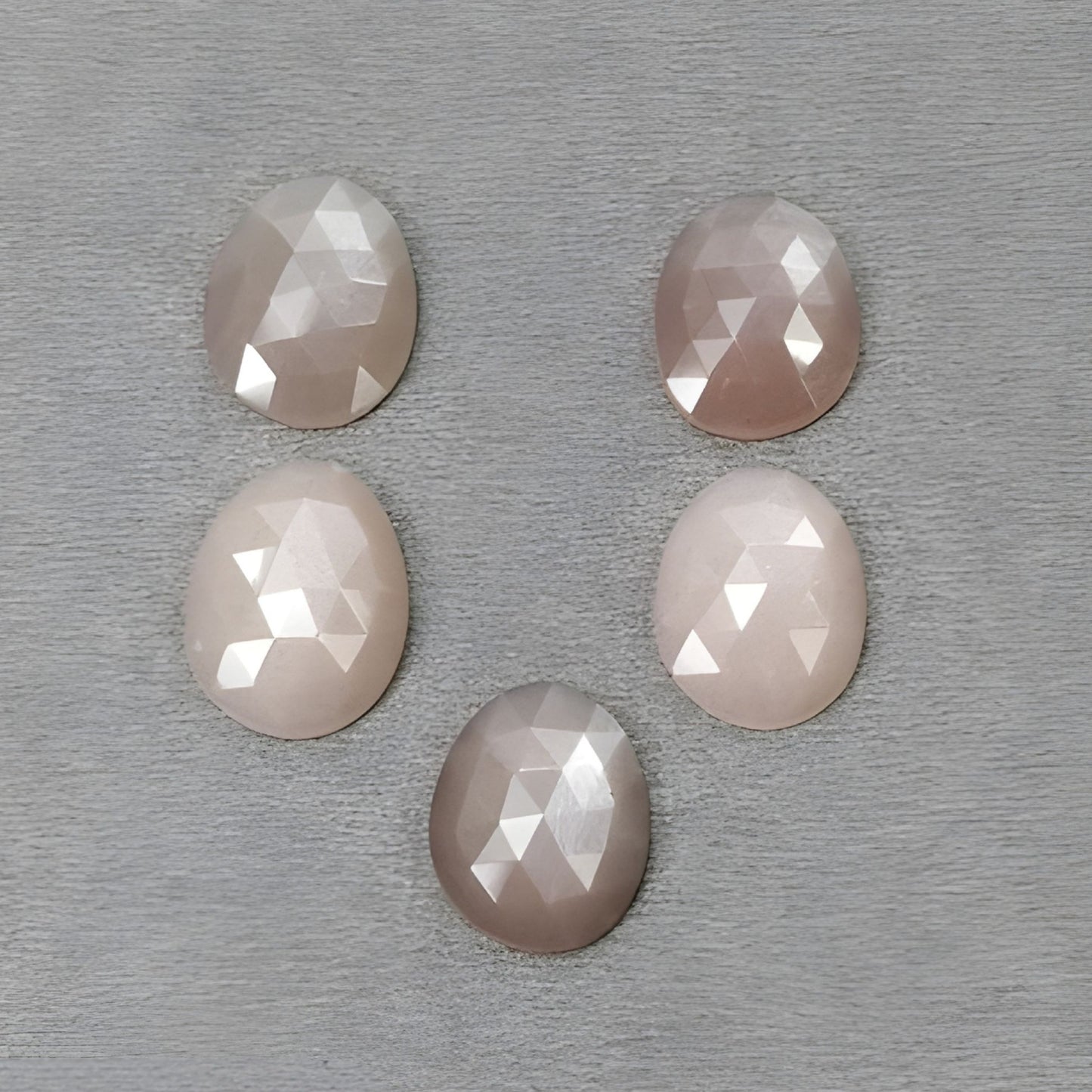 ジュエリー用のムーンストーン