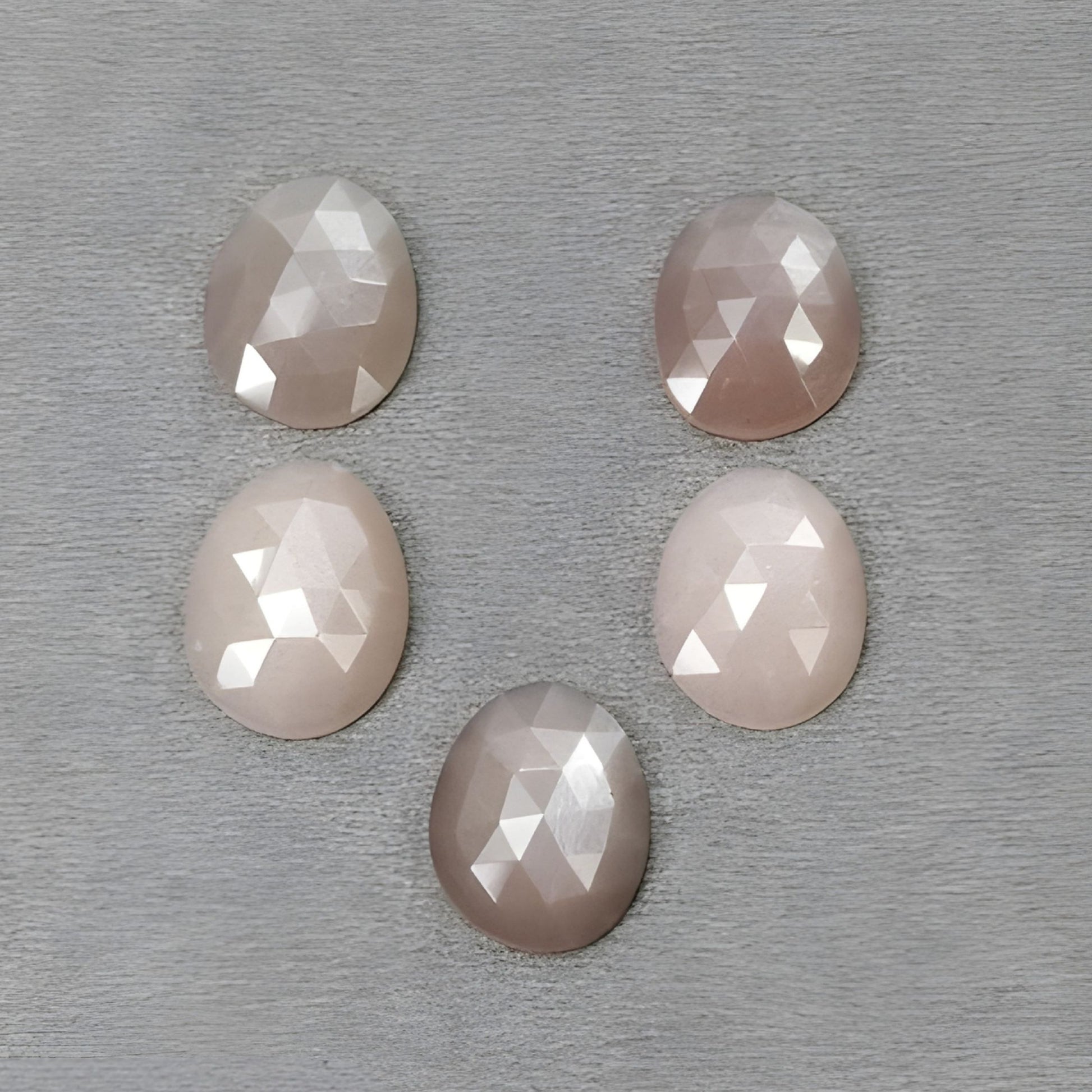 ジュエリー用のムーンストーン