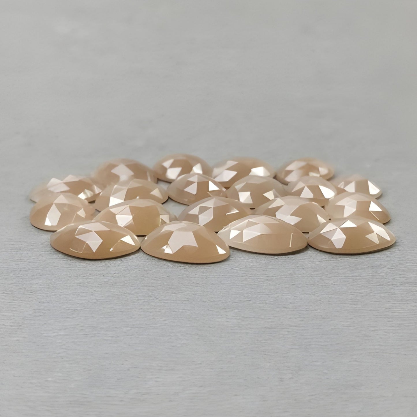 حجر القمر الطبيعي غير المعالج