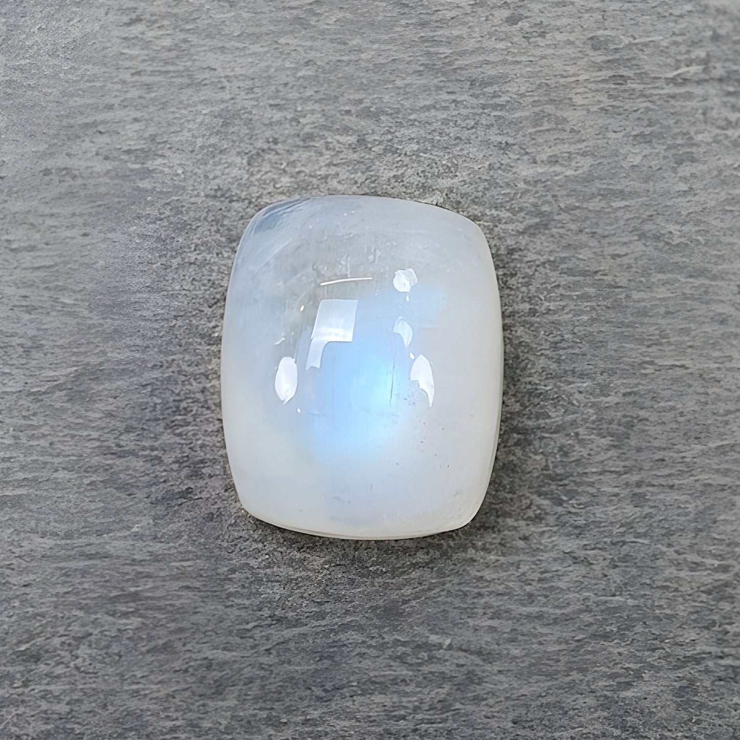 pietra di luna naturale non trattata