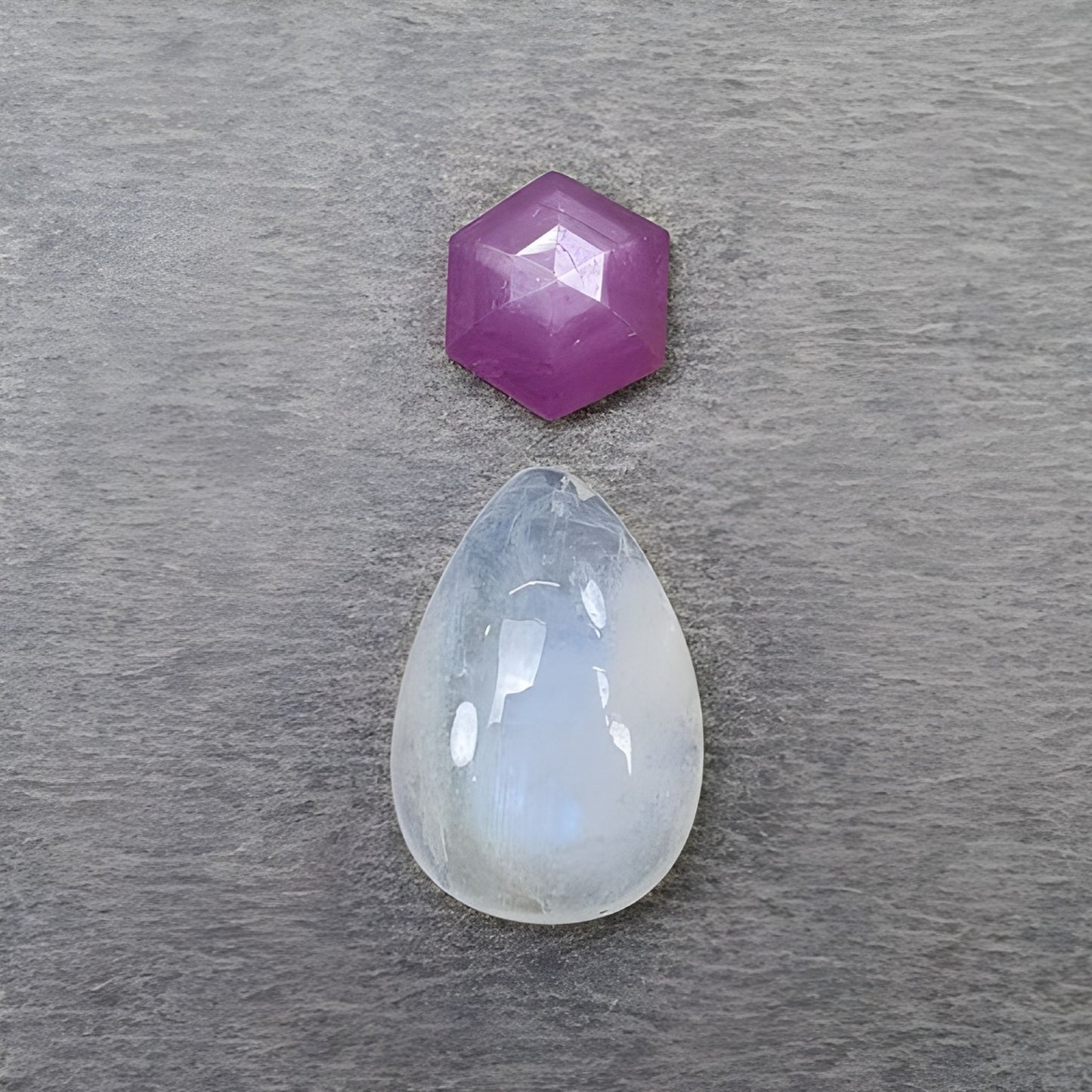 天然の未処理のムーンストーン