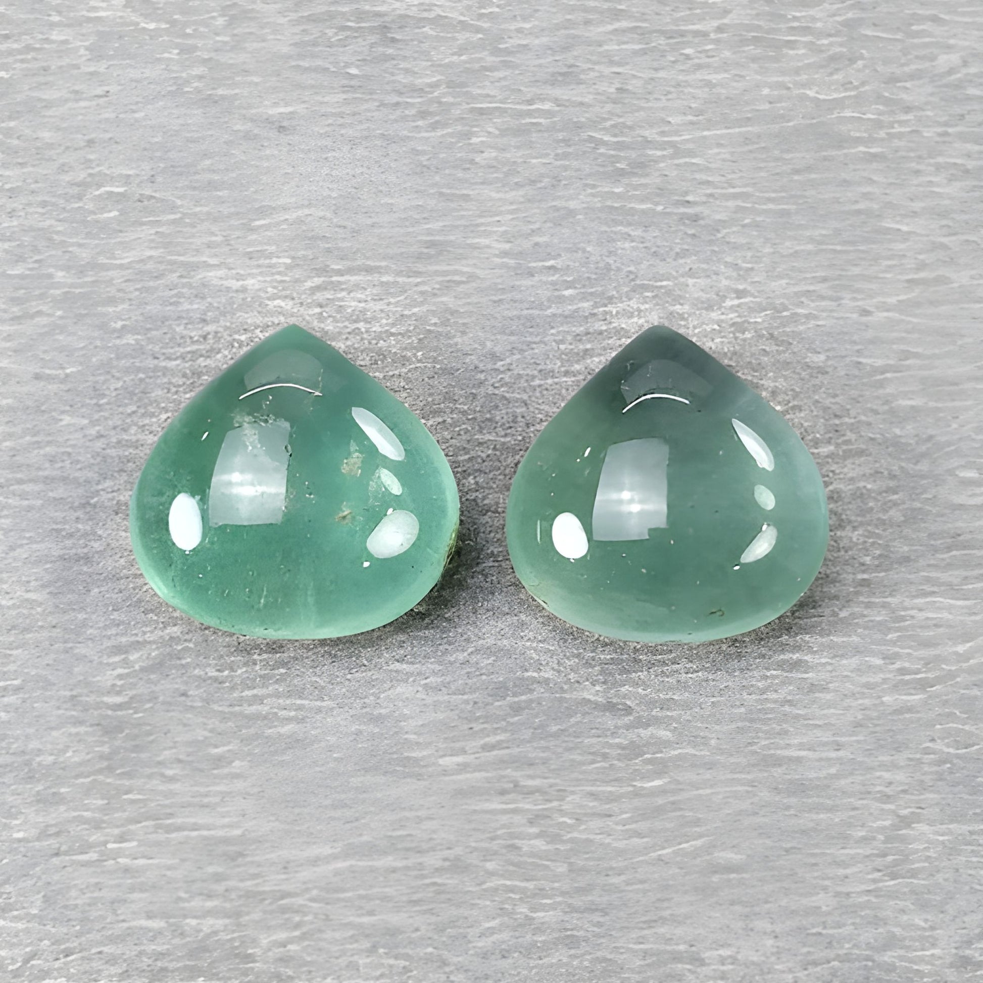 绿色萤石心形凸面宝石