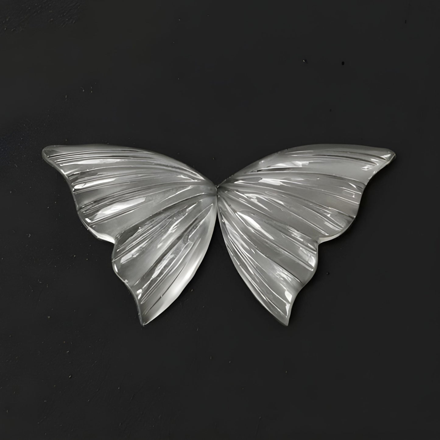 Talla de mariposa de piedra lunar