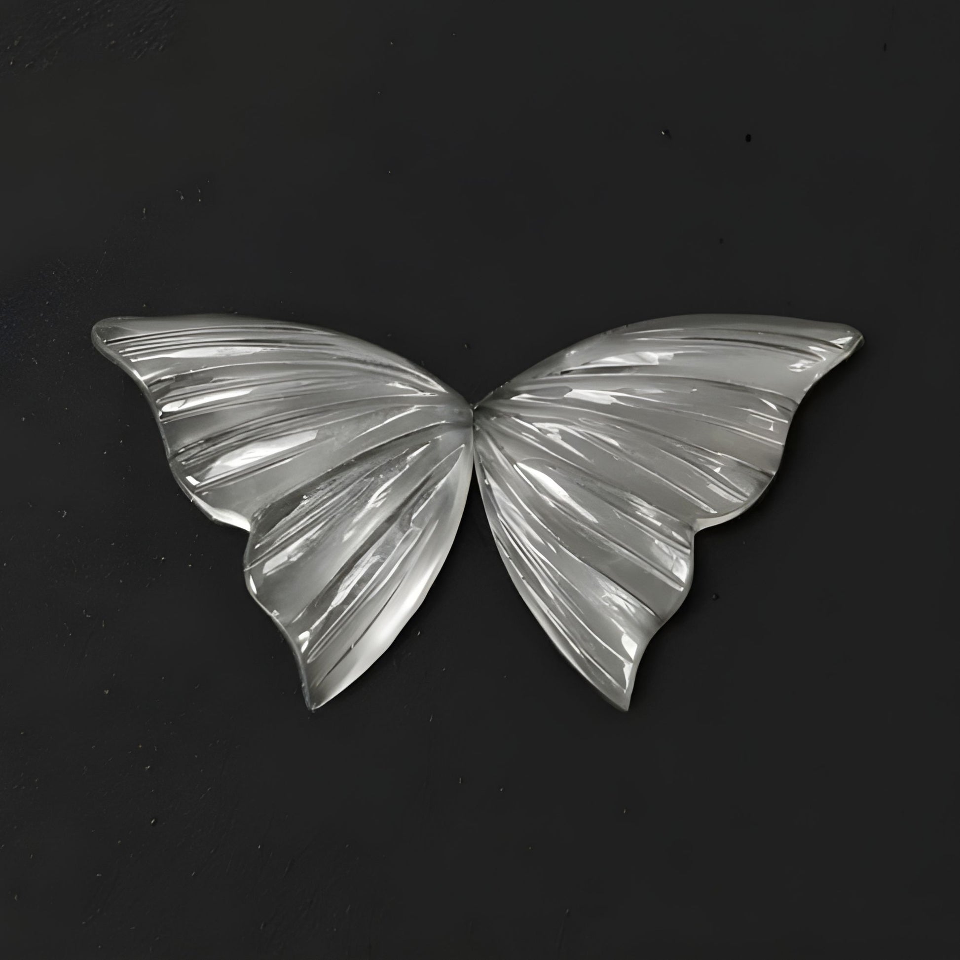 Talla de mariposa de piedra lunar