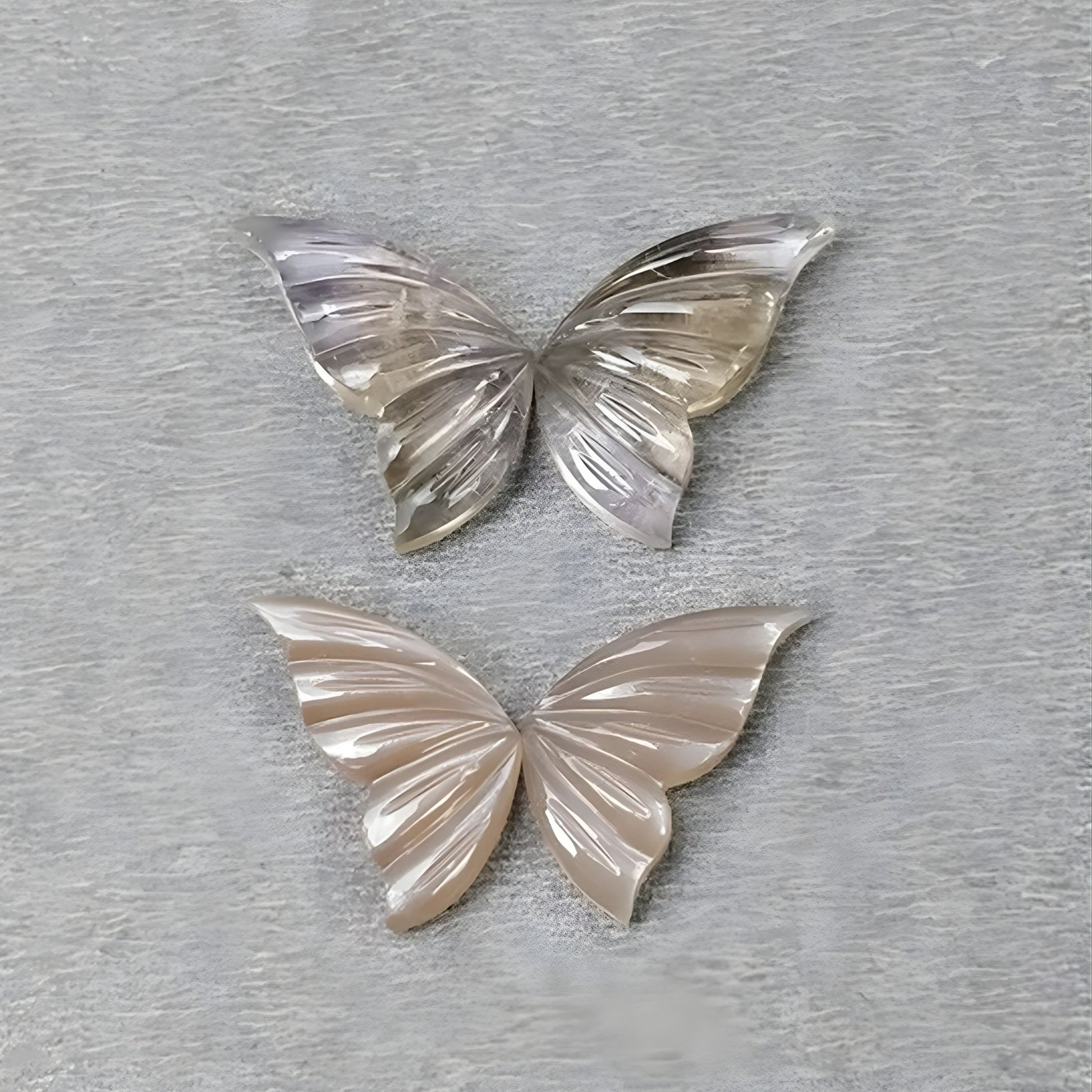 アメトリン＆ムーンストーンの蝶の形の彫刻