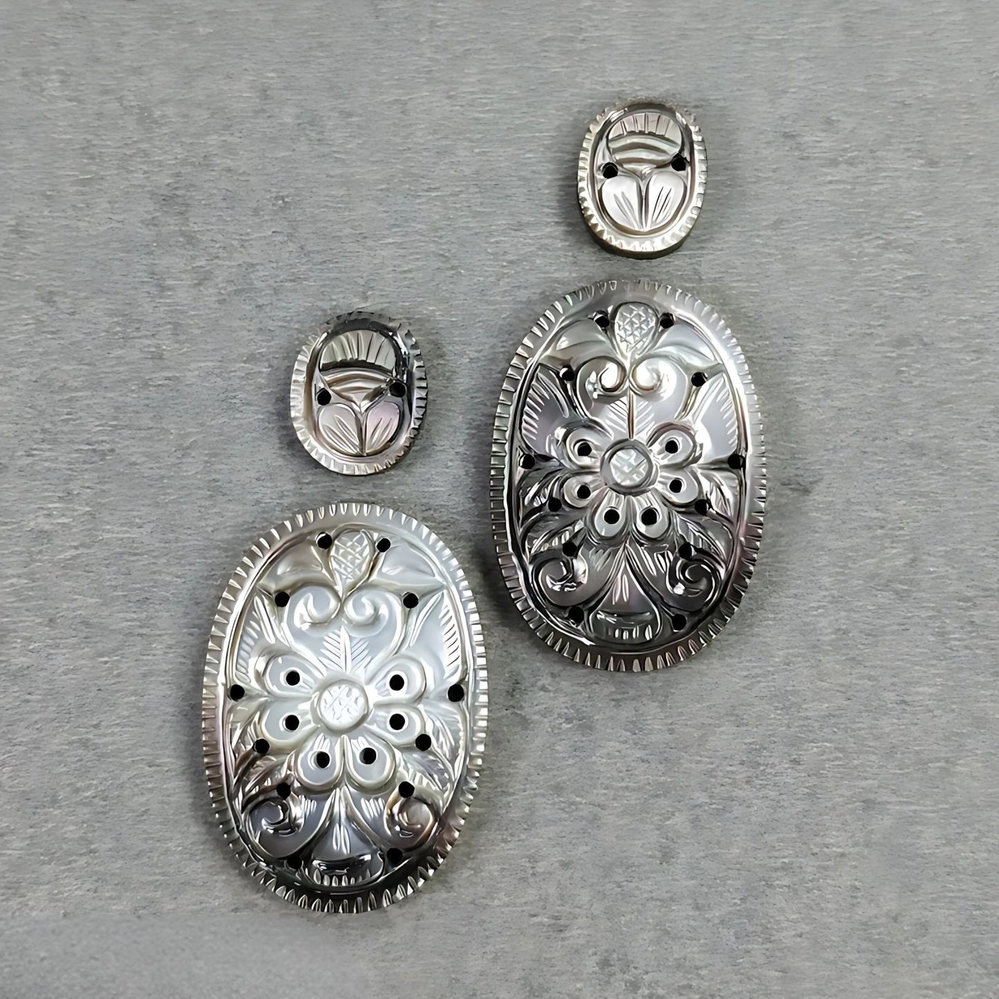 マザーオブパールの楕円彫刻