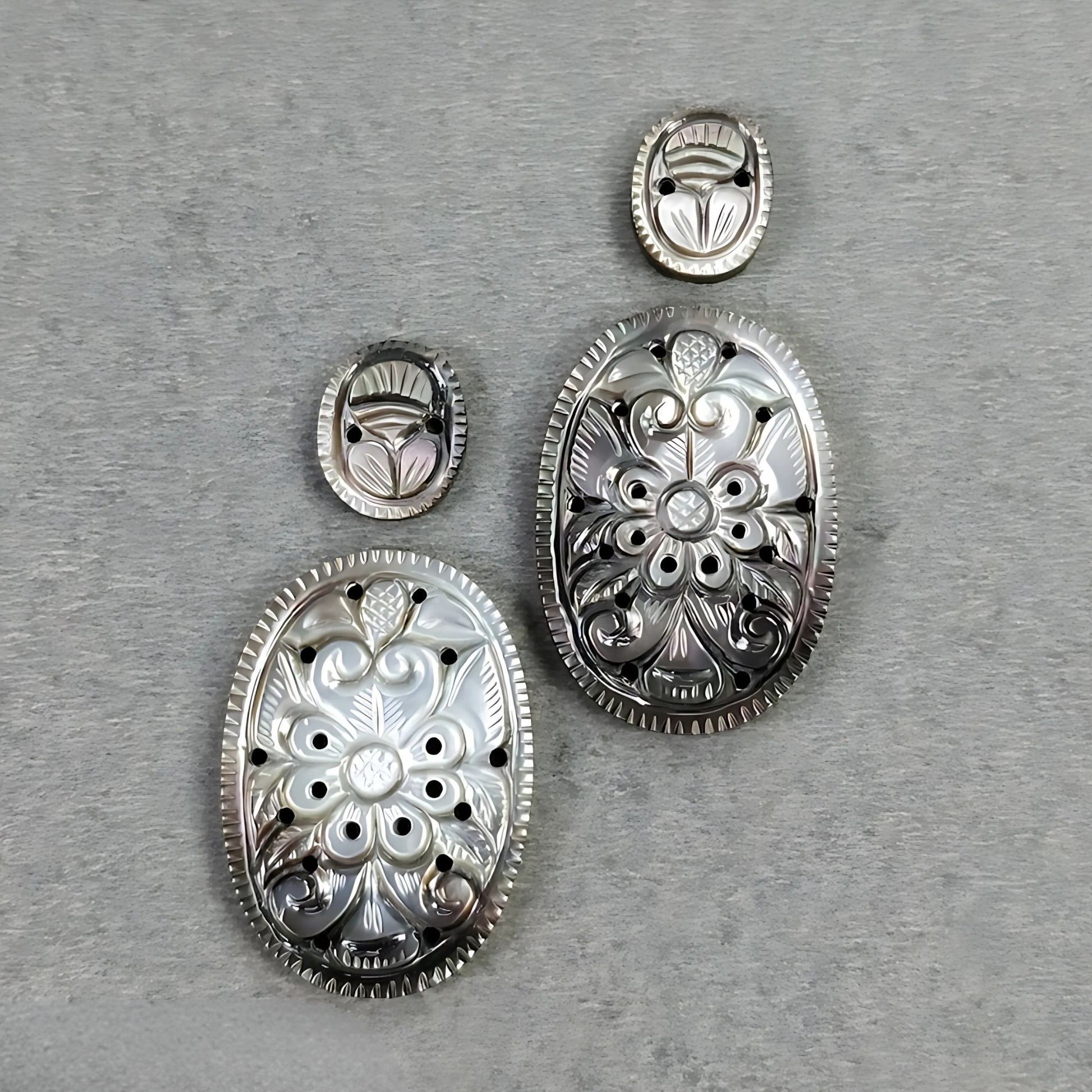 マザーオブパールの楕円彫刻