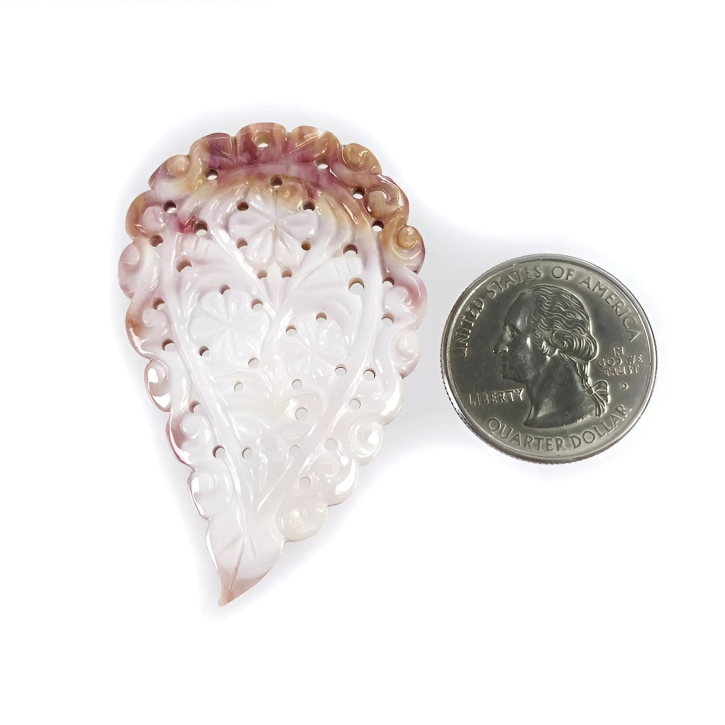 真珠貝の葉の彫刻