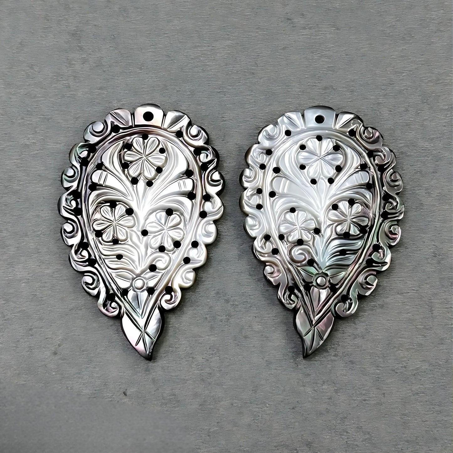 真珠貝の葉の彫刻