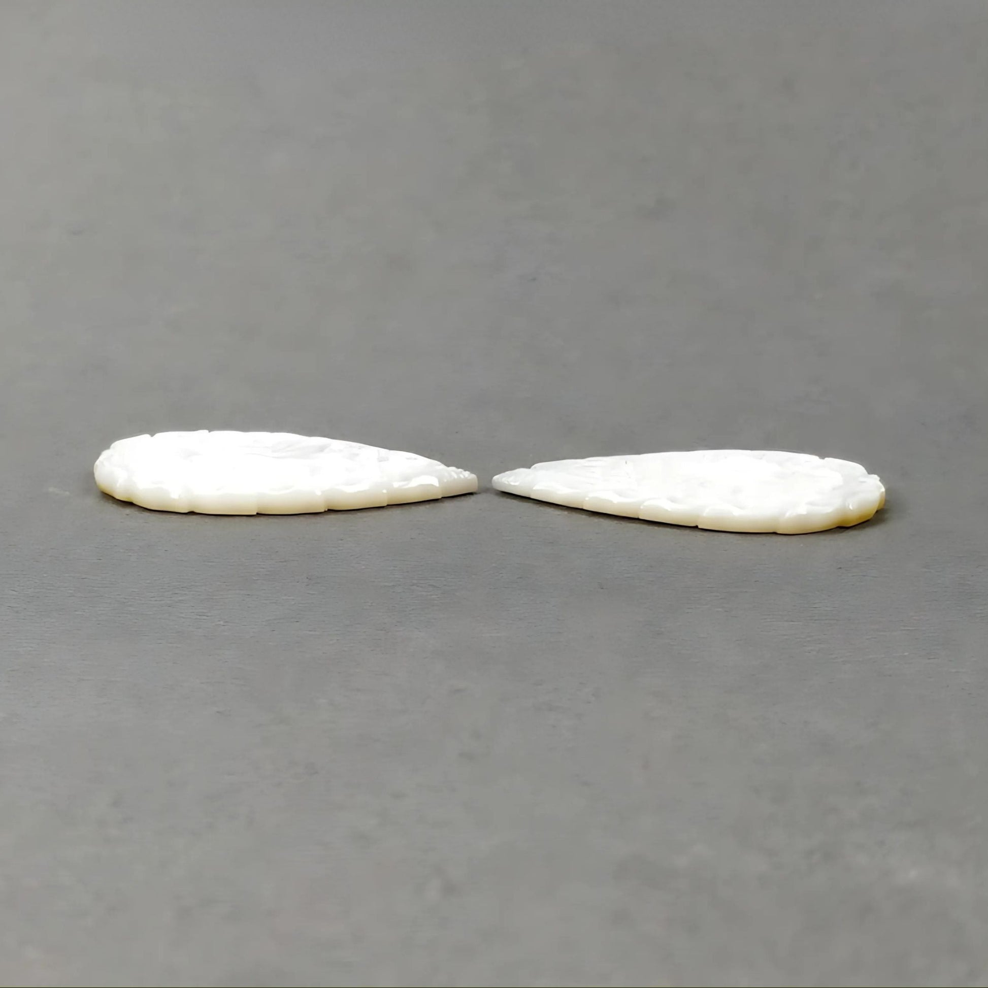 マザーオブパールの白梨彫刻