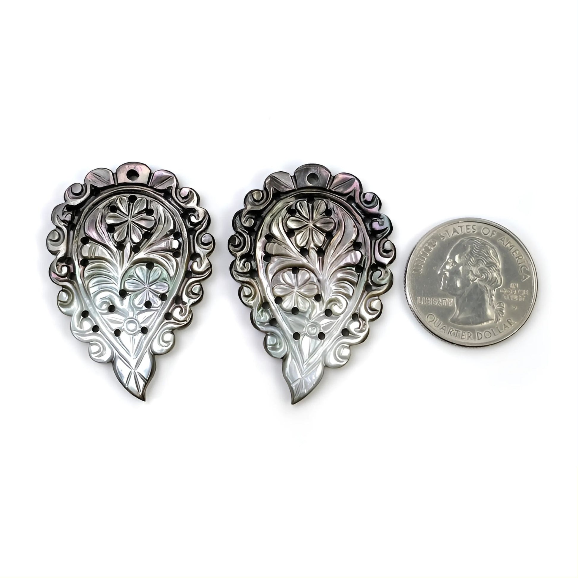 真珠貝の葉の彫刻