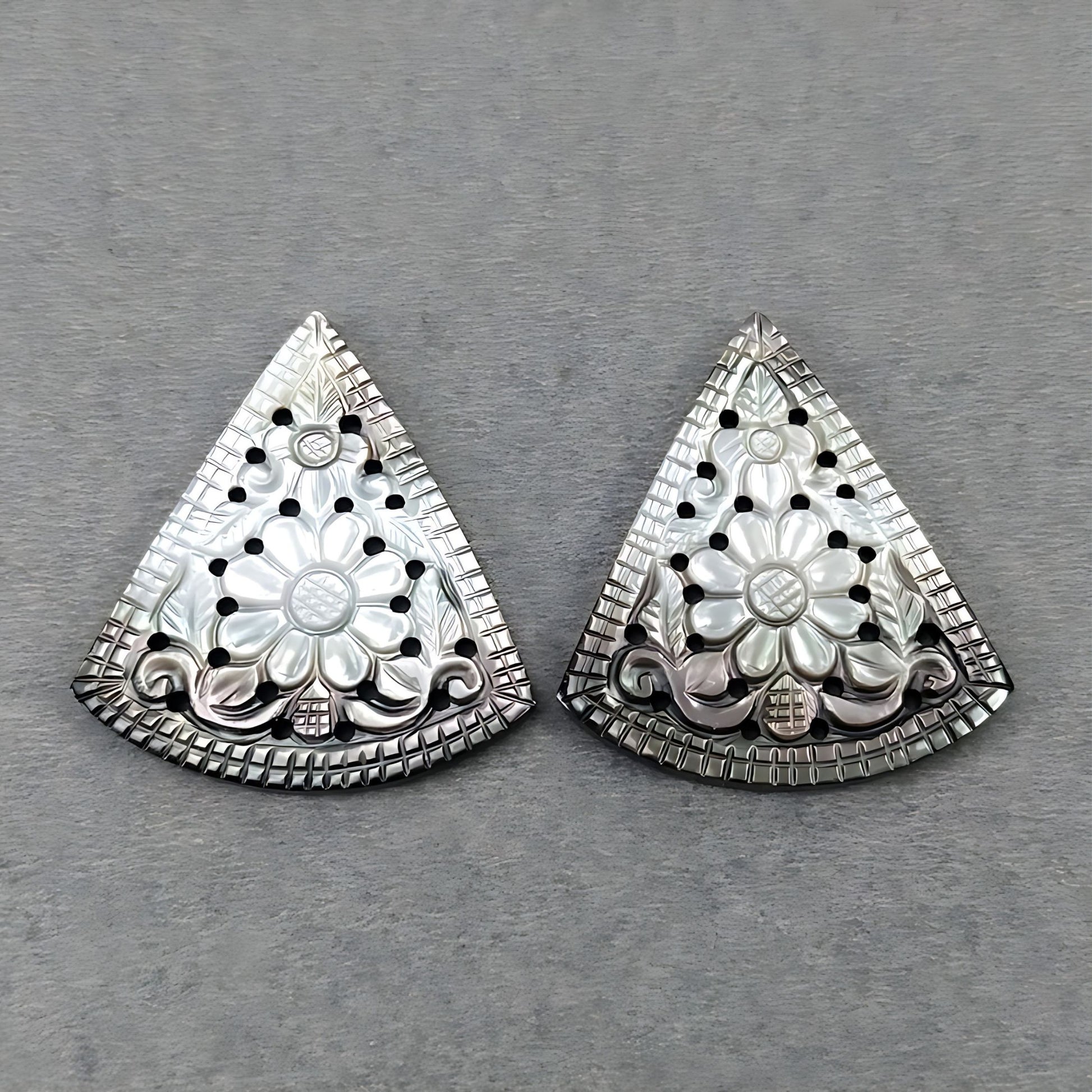 intaglio triangolare in madreperla