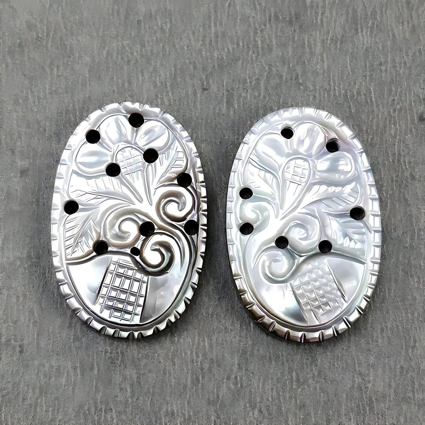 マザーオブパールの楕円彫刻