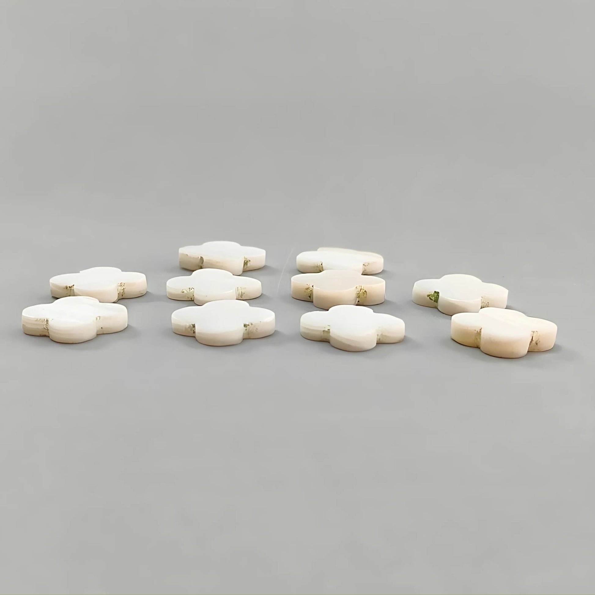 intaglio elaborato in madreperla