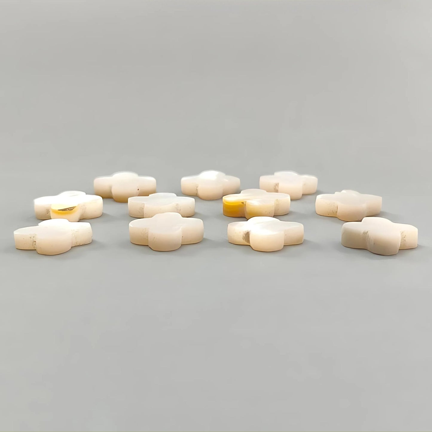 intaglio elaborato in madreperla